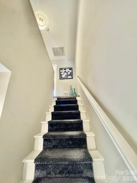 3261 White Oak Court — Claremont