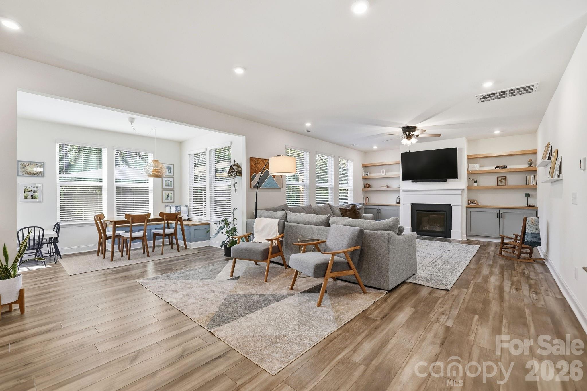 1560 Striped Bass Lane — Clover