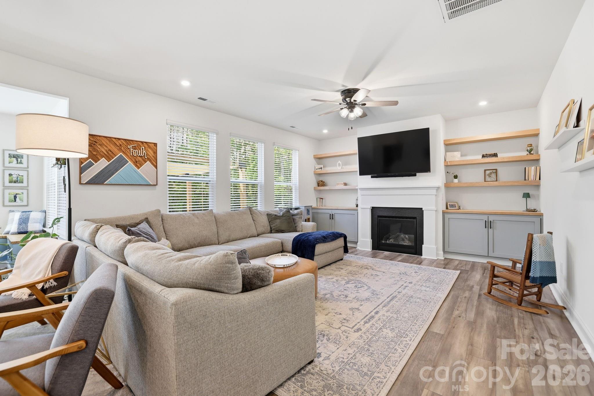 1560 Striped Bass Lane — Clover