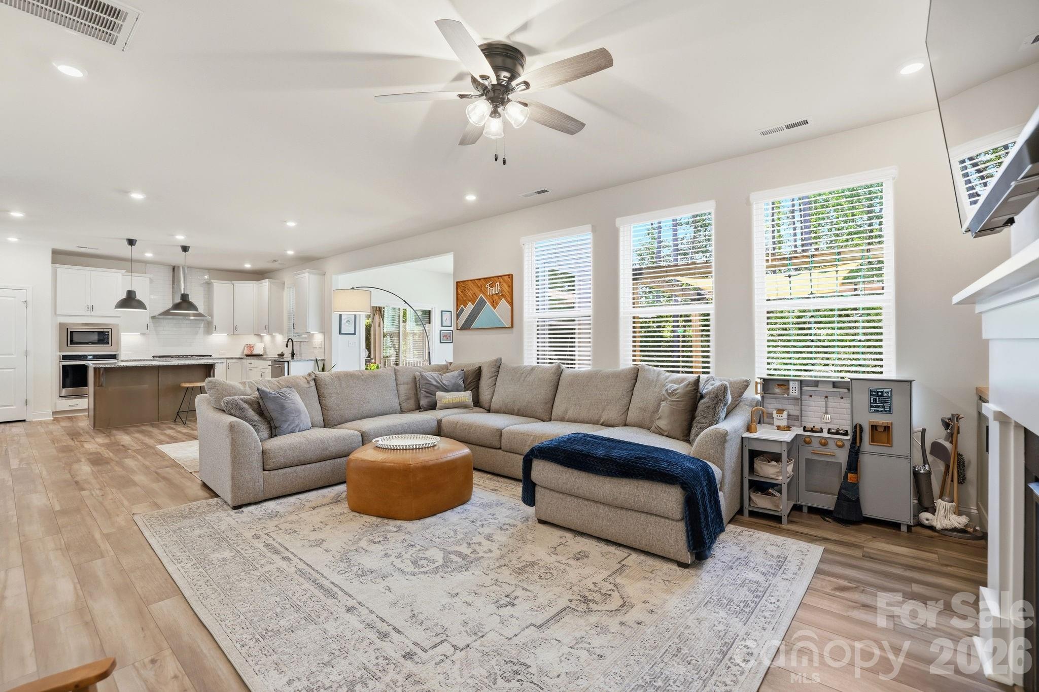 1560 Striped Bass Lane — Clover