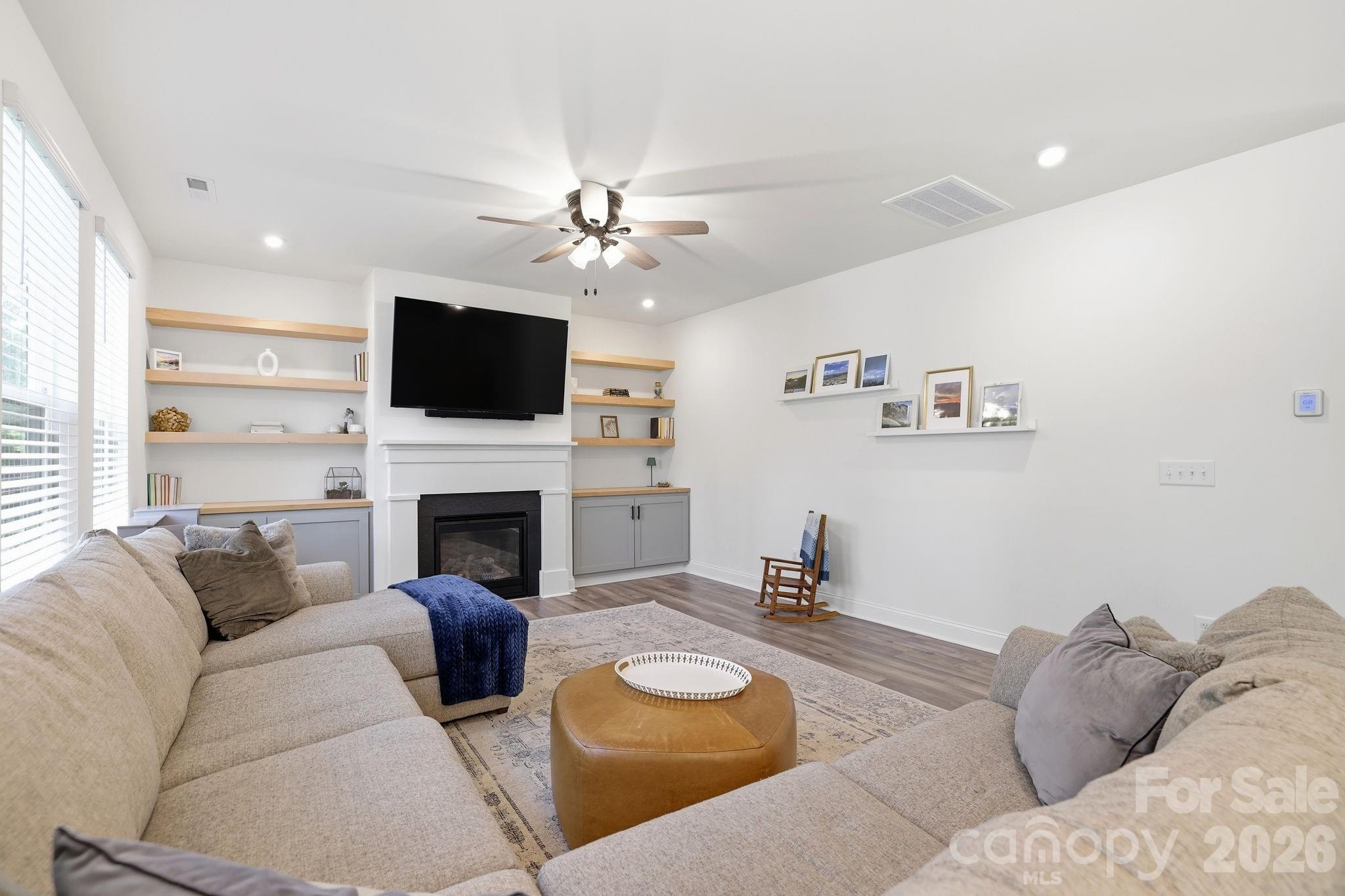 1560 Striped Bass Lane — Clover