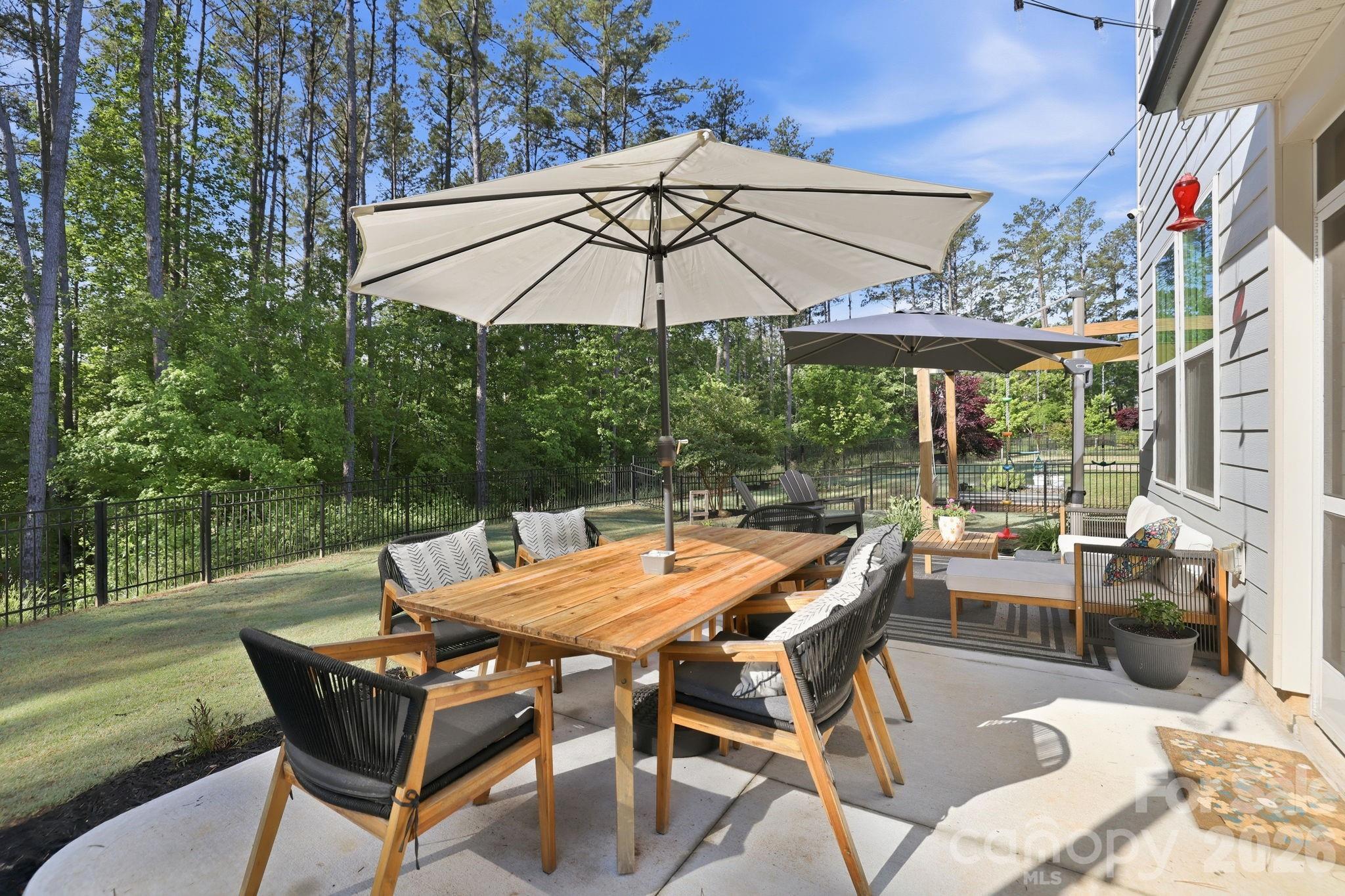 1560 Striped Bass Lane — Clover