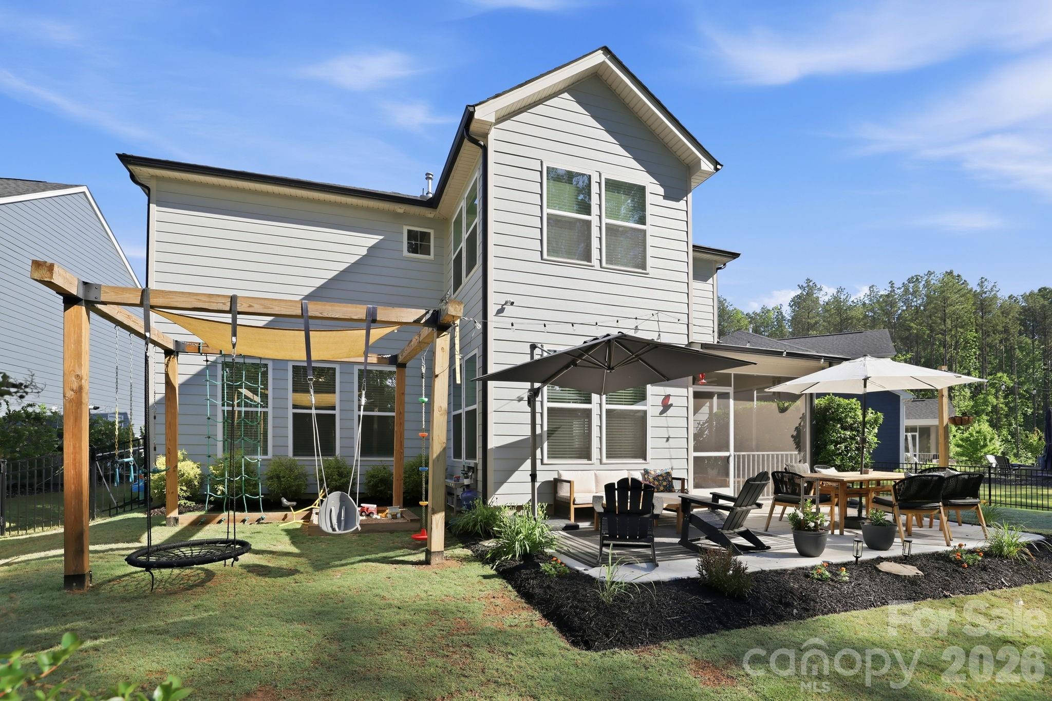 1560 Striped Bass Lane — Clover