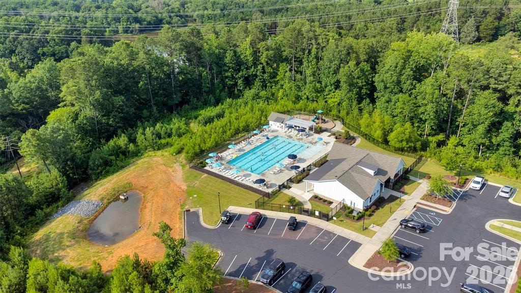 1560 Striped Bass Lane — Clover