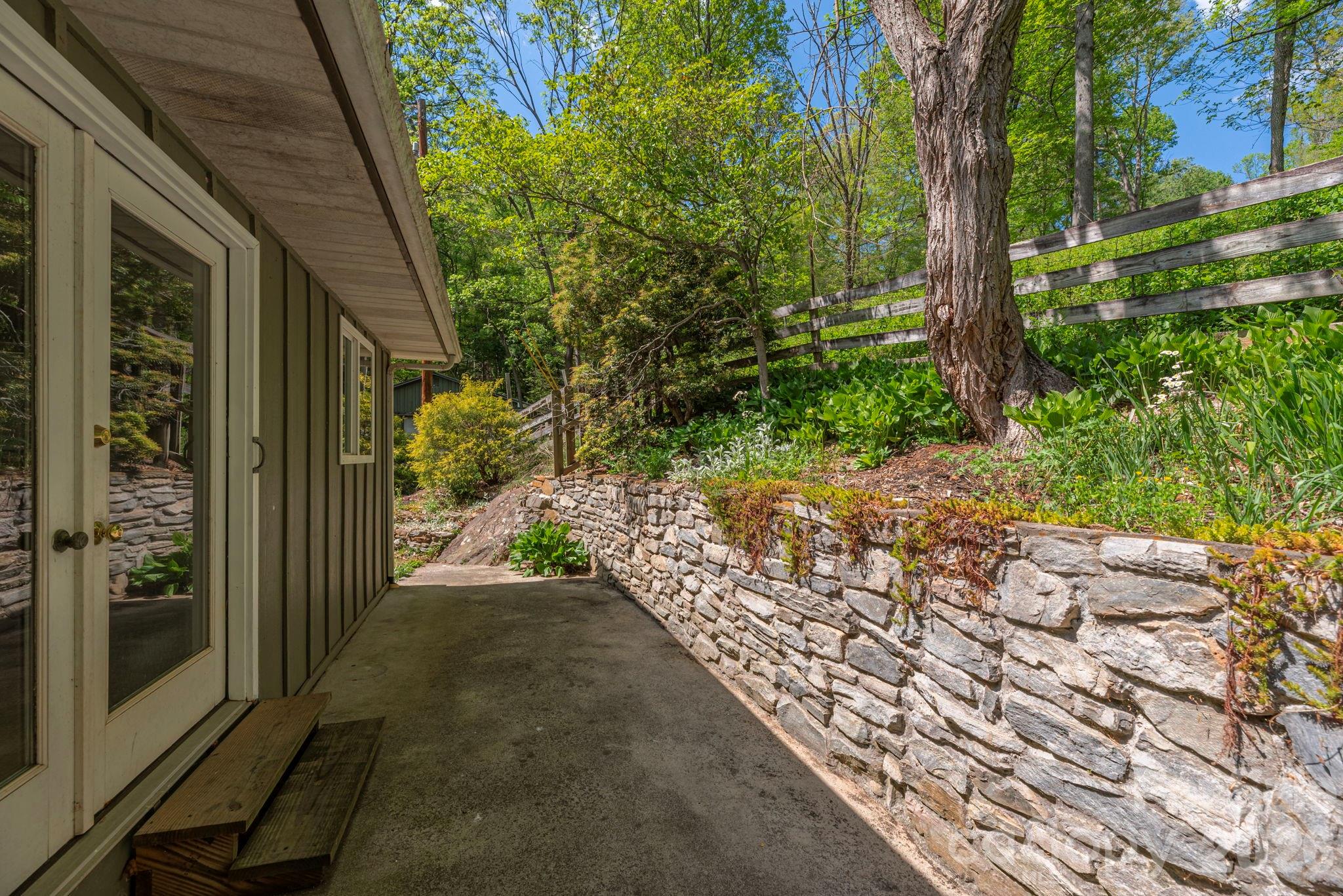 155 Old Starnes Cove Road — Asheville