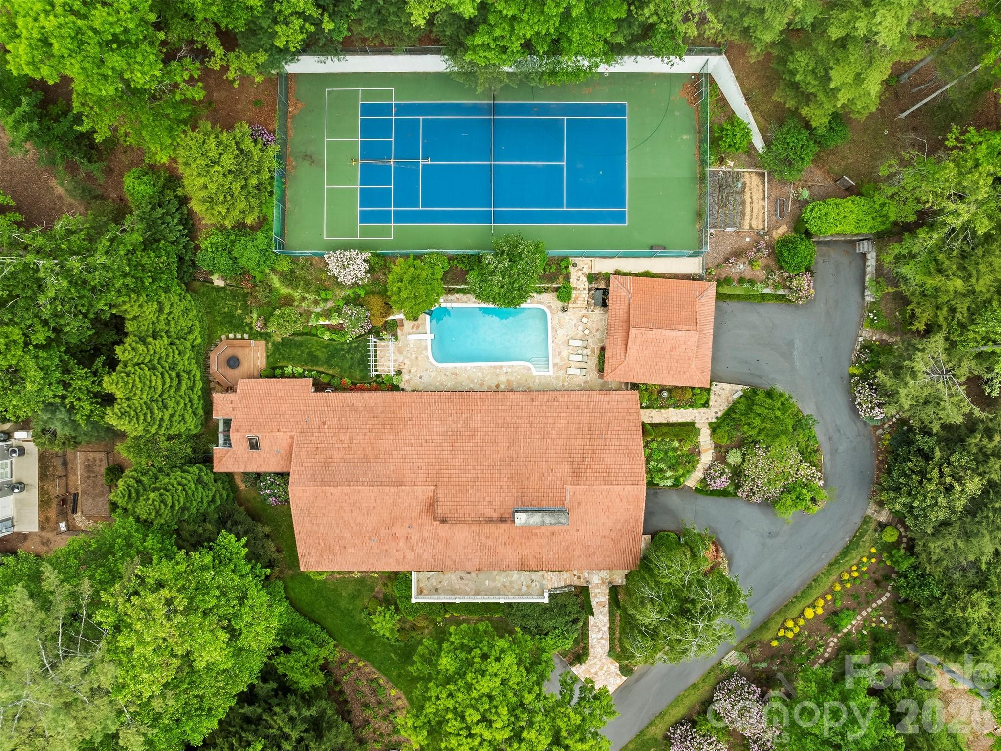 69 Forest Road — Asheville