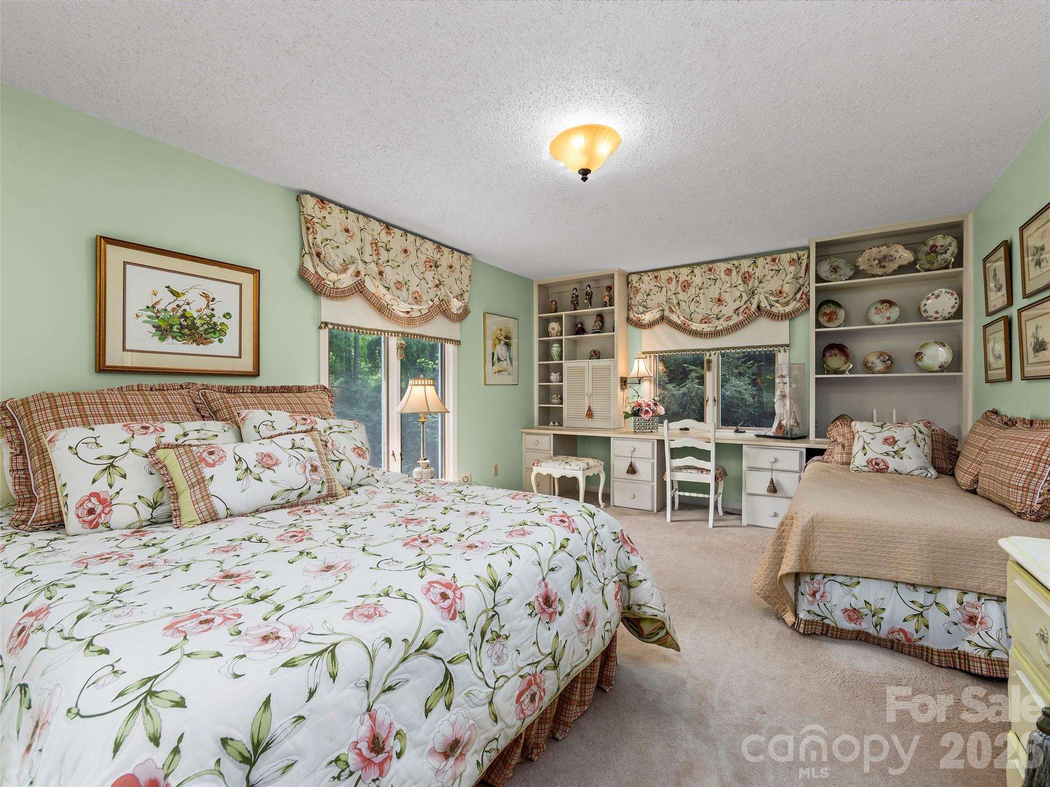 69 Forest Road — Asheville