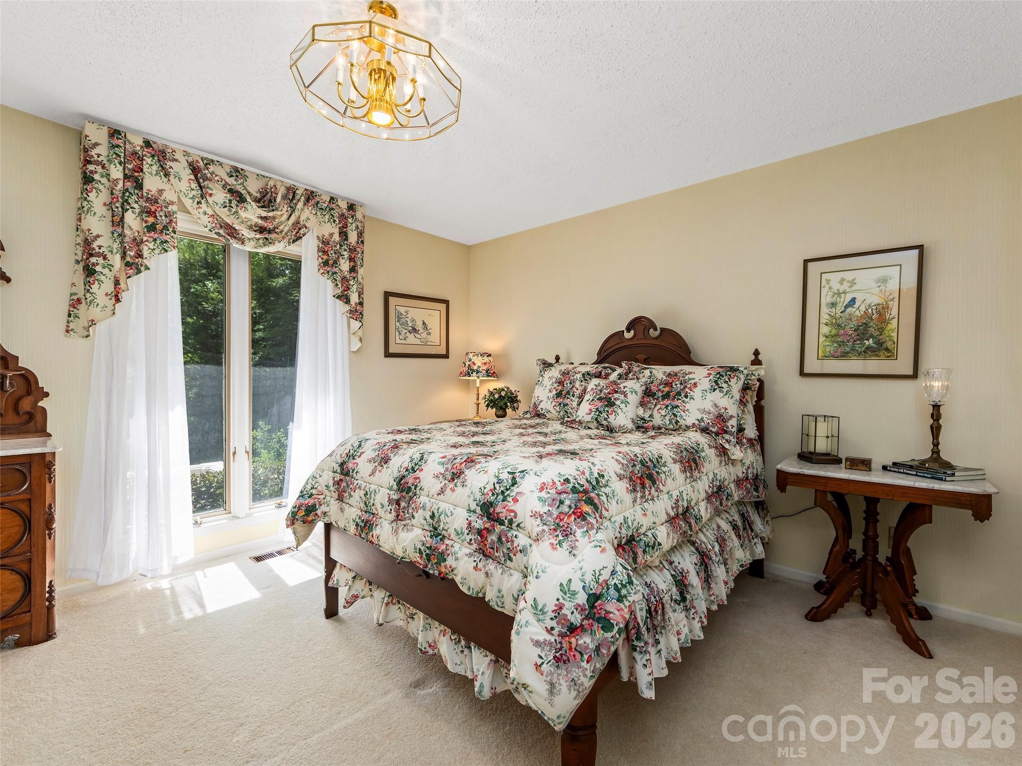 69 Forest Road — Asheville