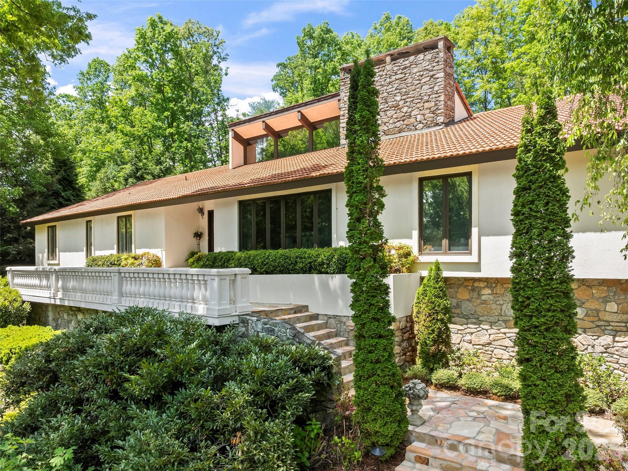 69 Forest Road — Asheville