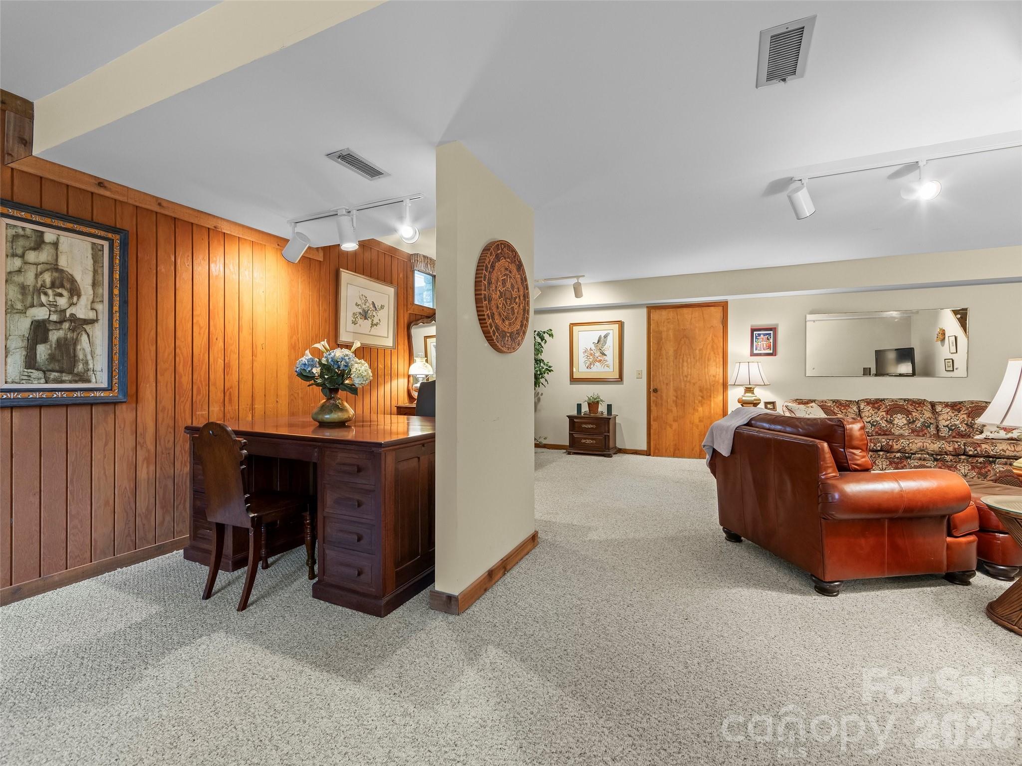 69 Forest Road — Asheville