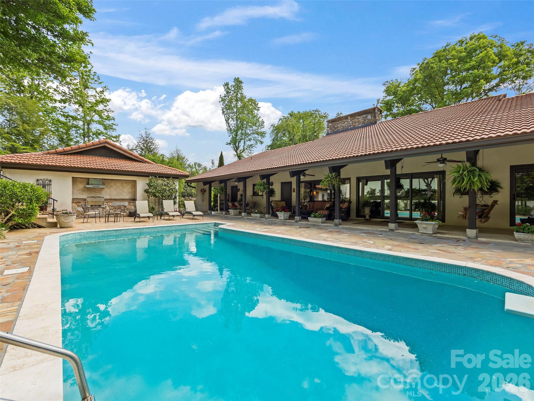 69 Forest Road — Asheville