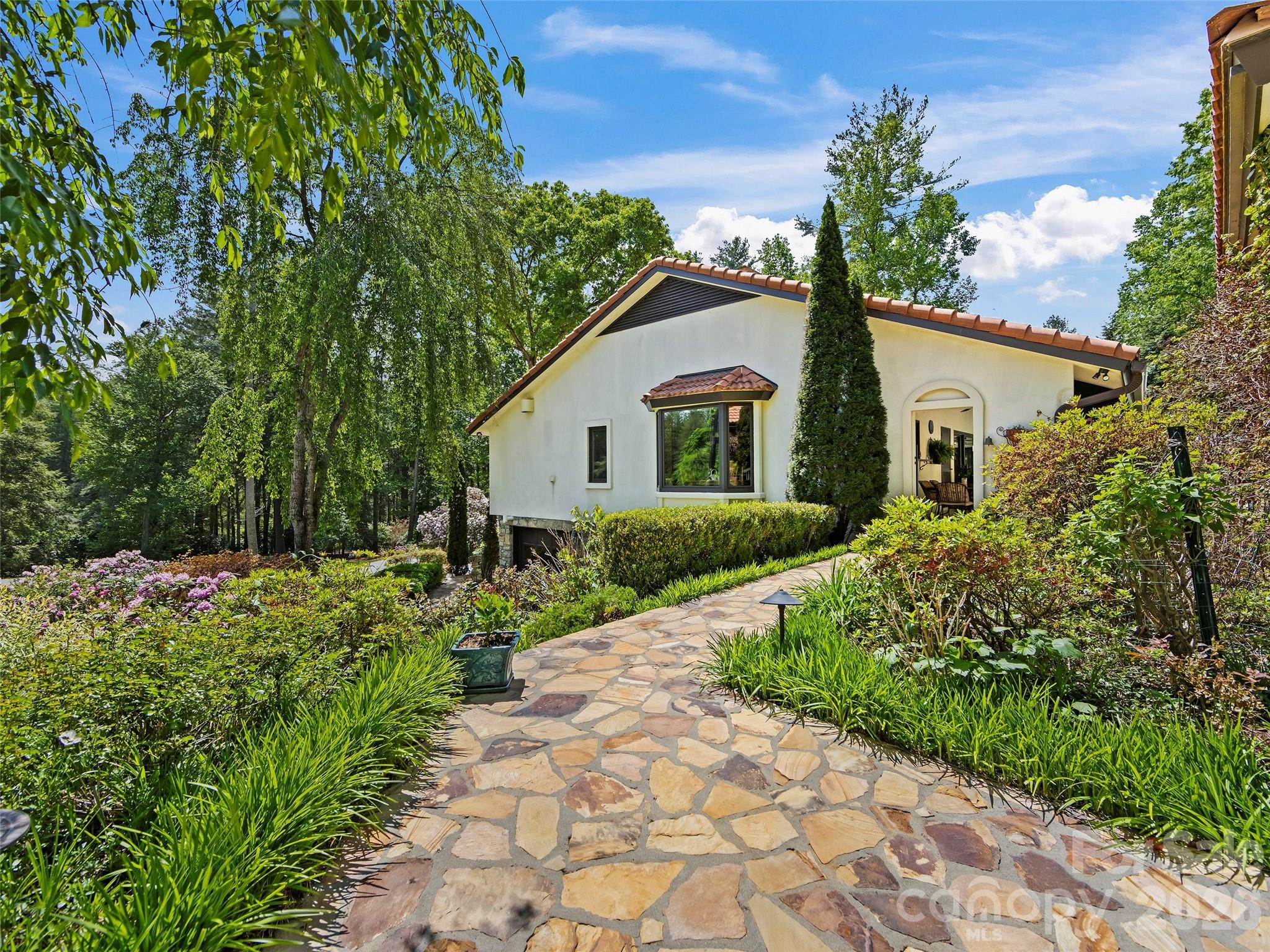 69 Forest Road — Asheville