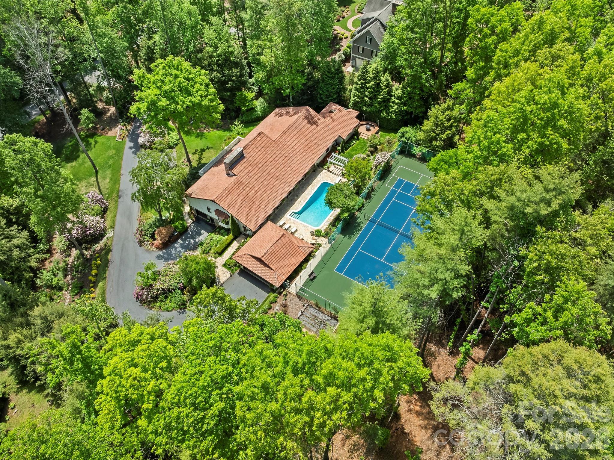 69 Forest Road — Asheville