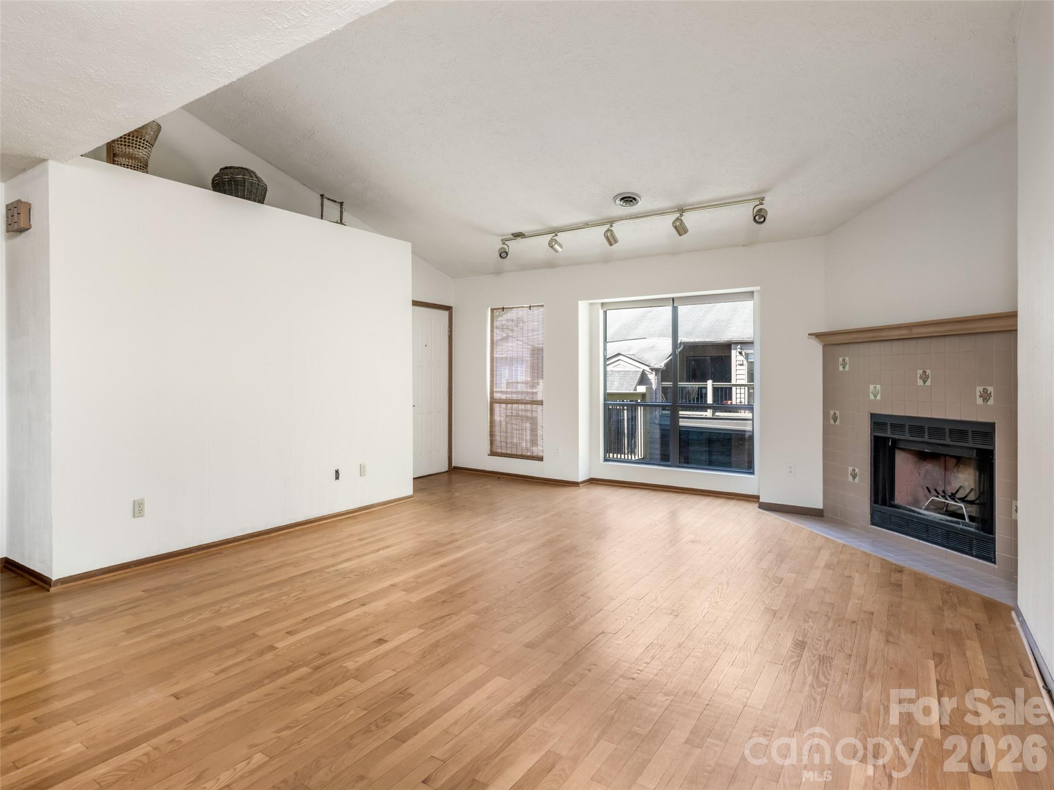 38 Ravencroft Lane #E — Asheville