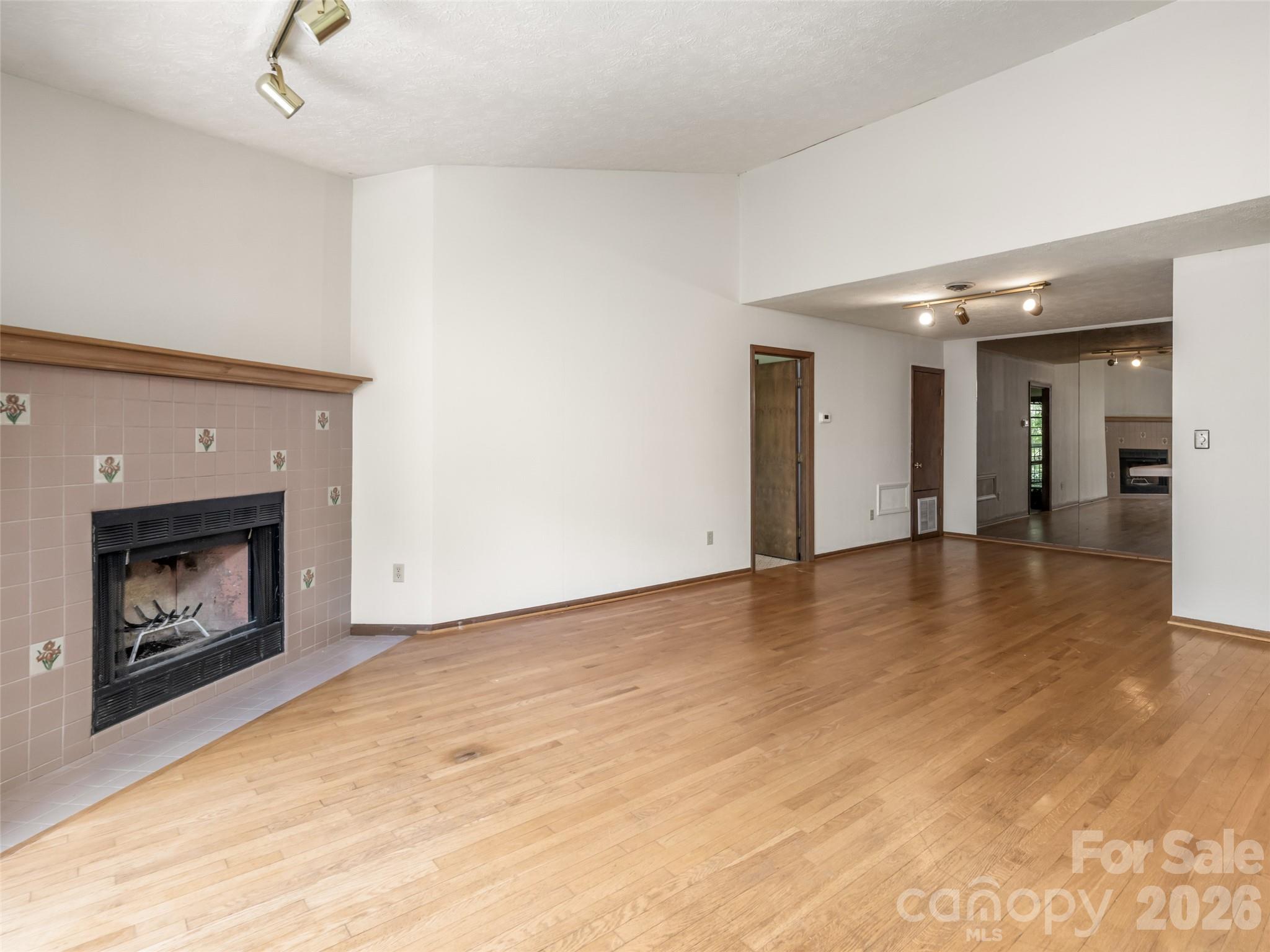 38 Ravencroft Lane #E — Asheville