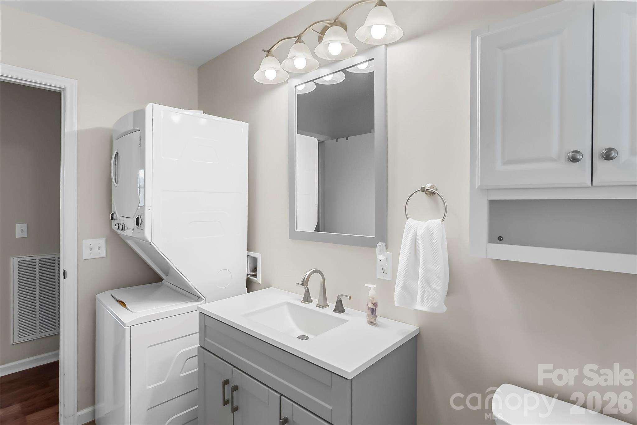 1573 11th Street NW — Hickory