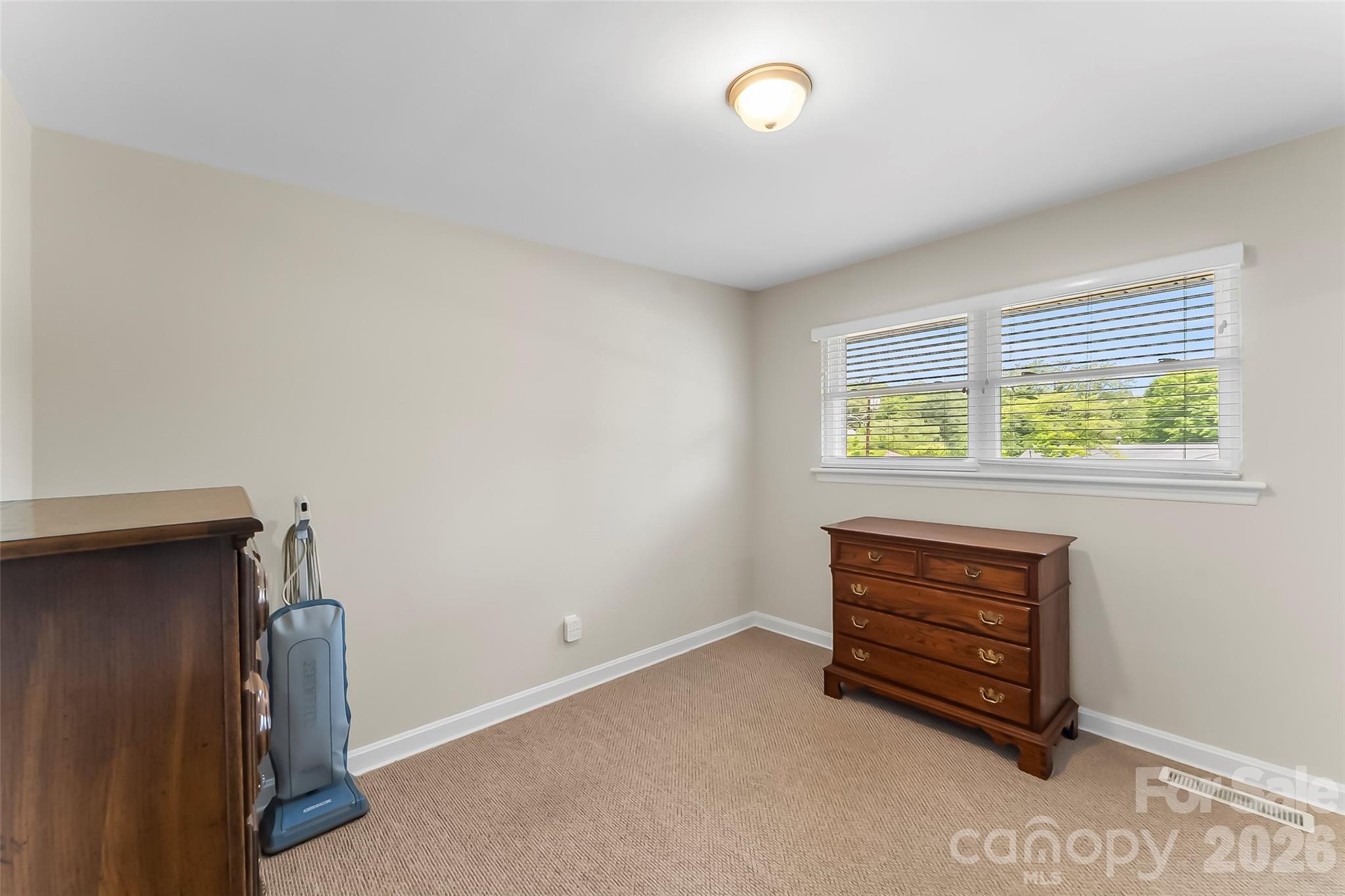 1573 11th Street NW — Hickory