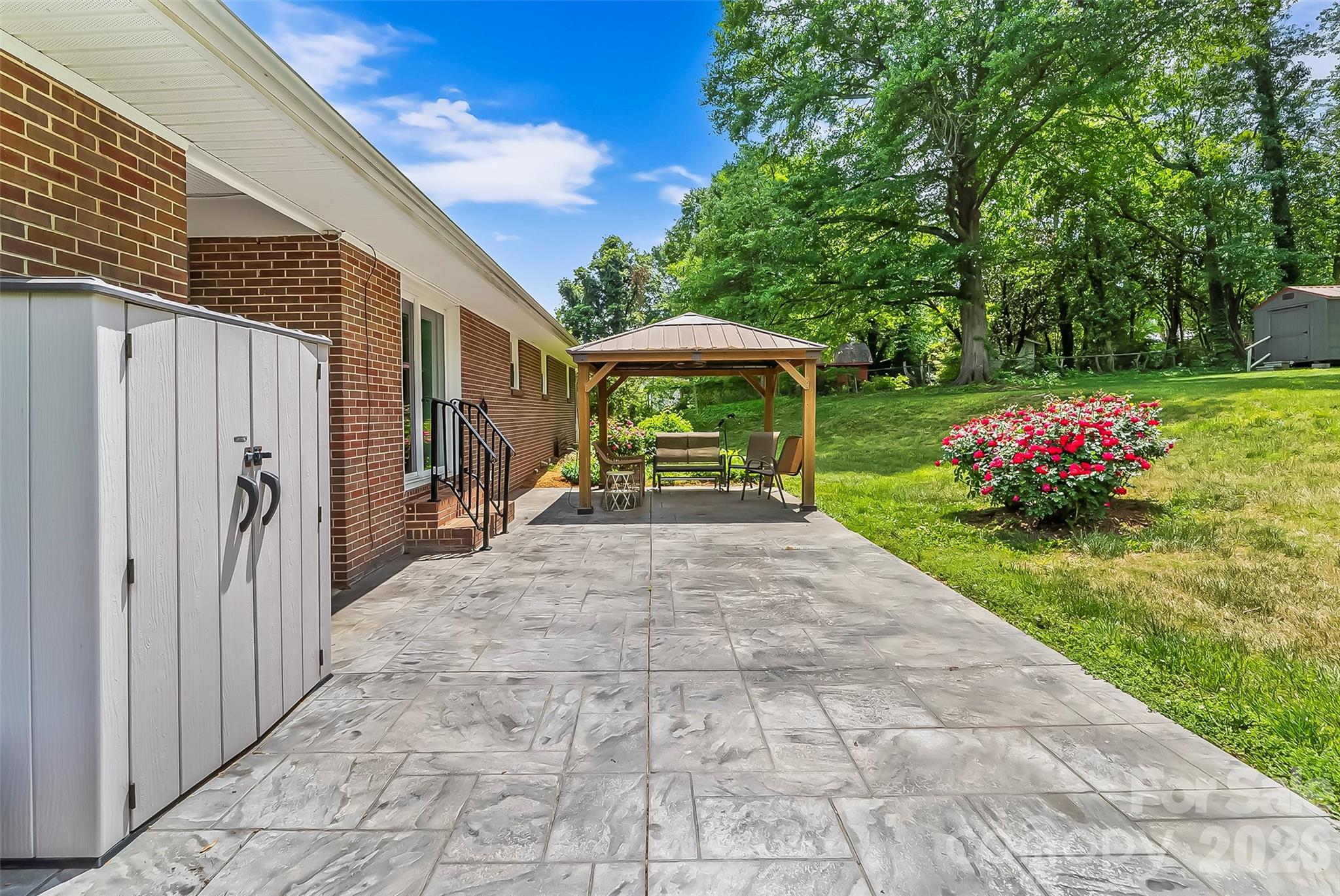 1573 11th Street NW — Hickory