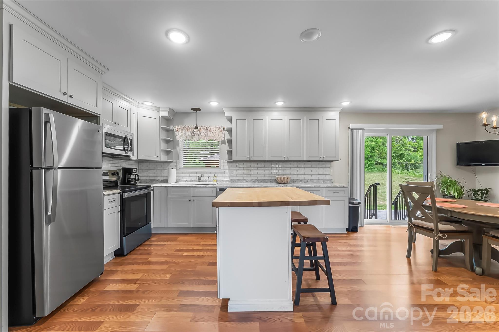1573 11th Street NW — Hickory