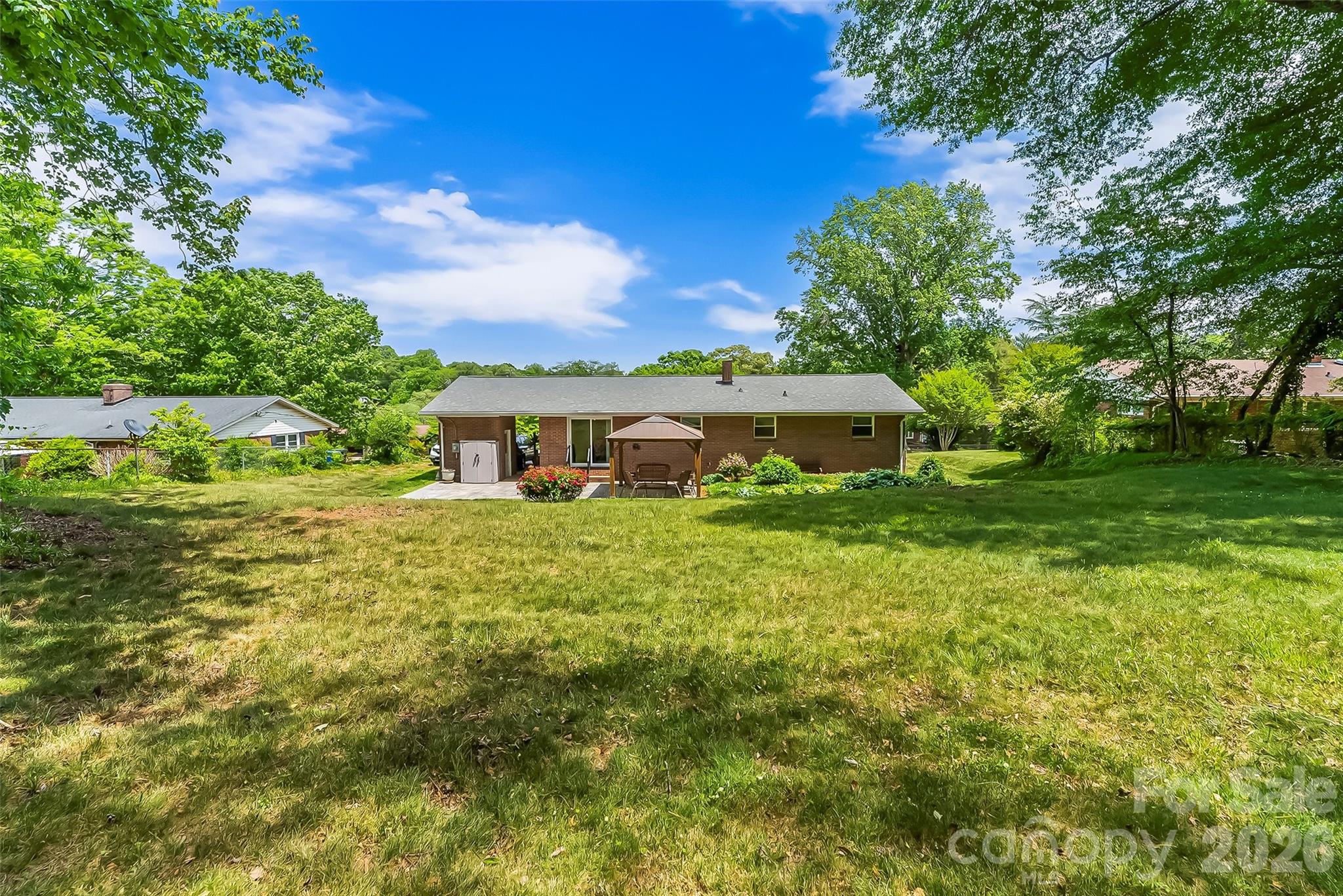 1573 11th Street NW — Hickory