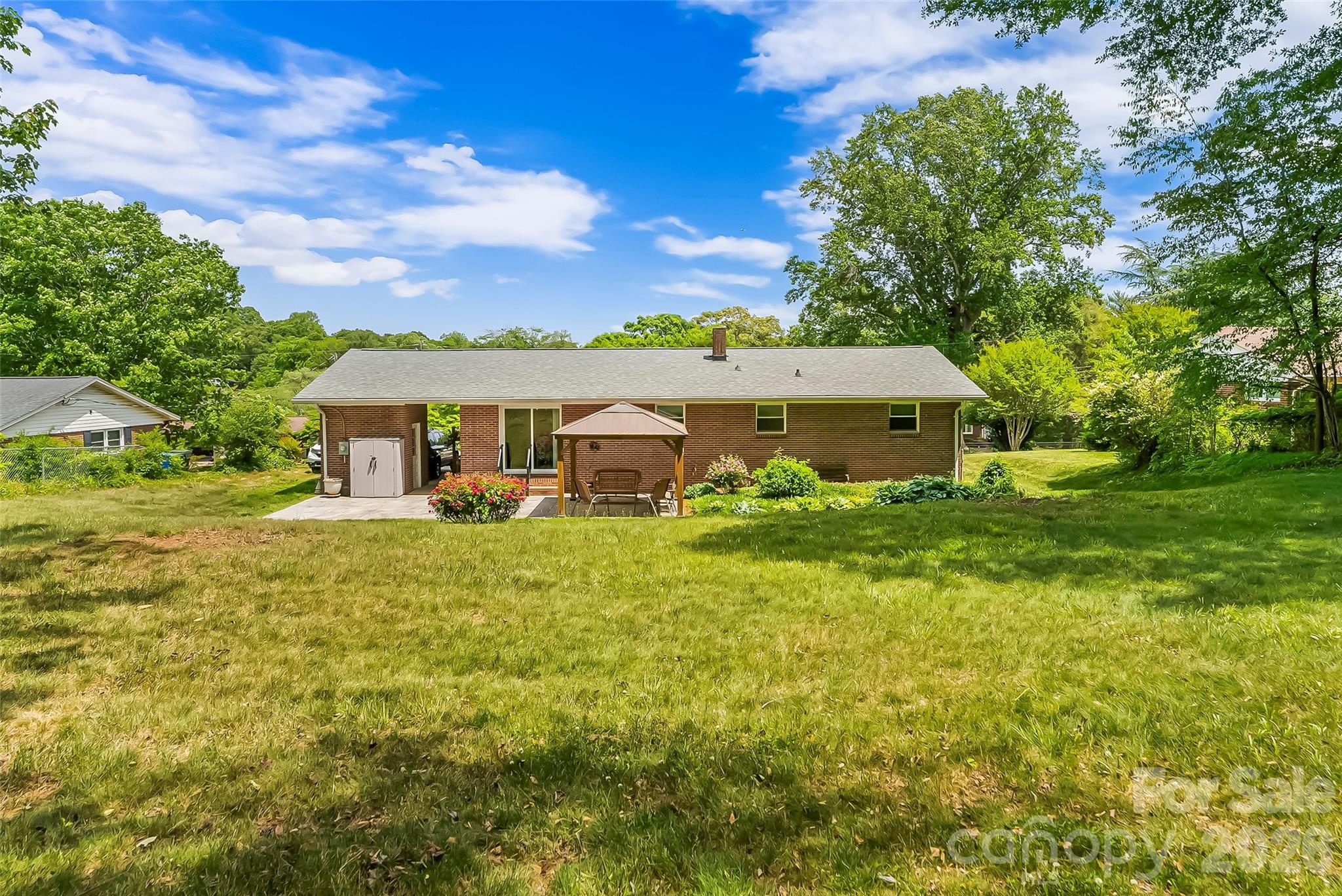 1573 11th Street NW — Hickory