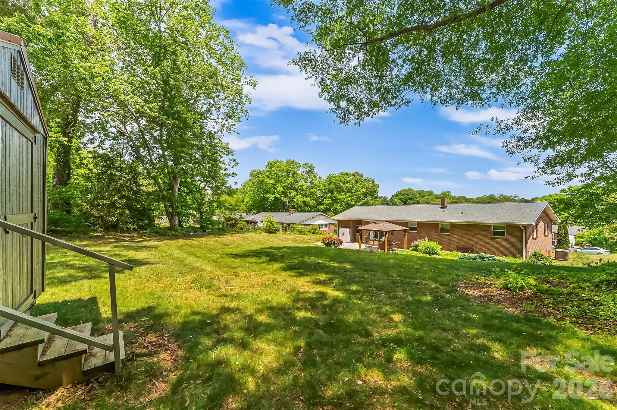 1573 11th Street NW — Hickory