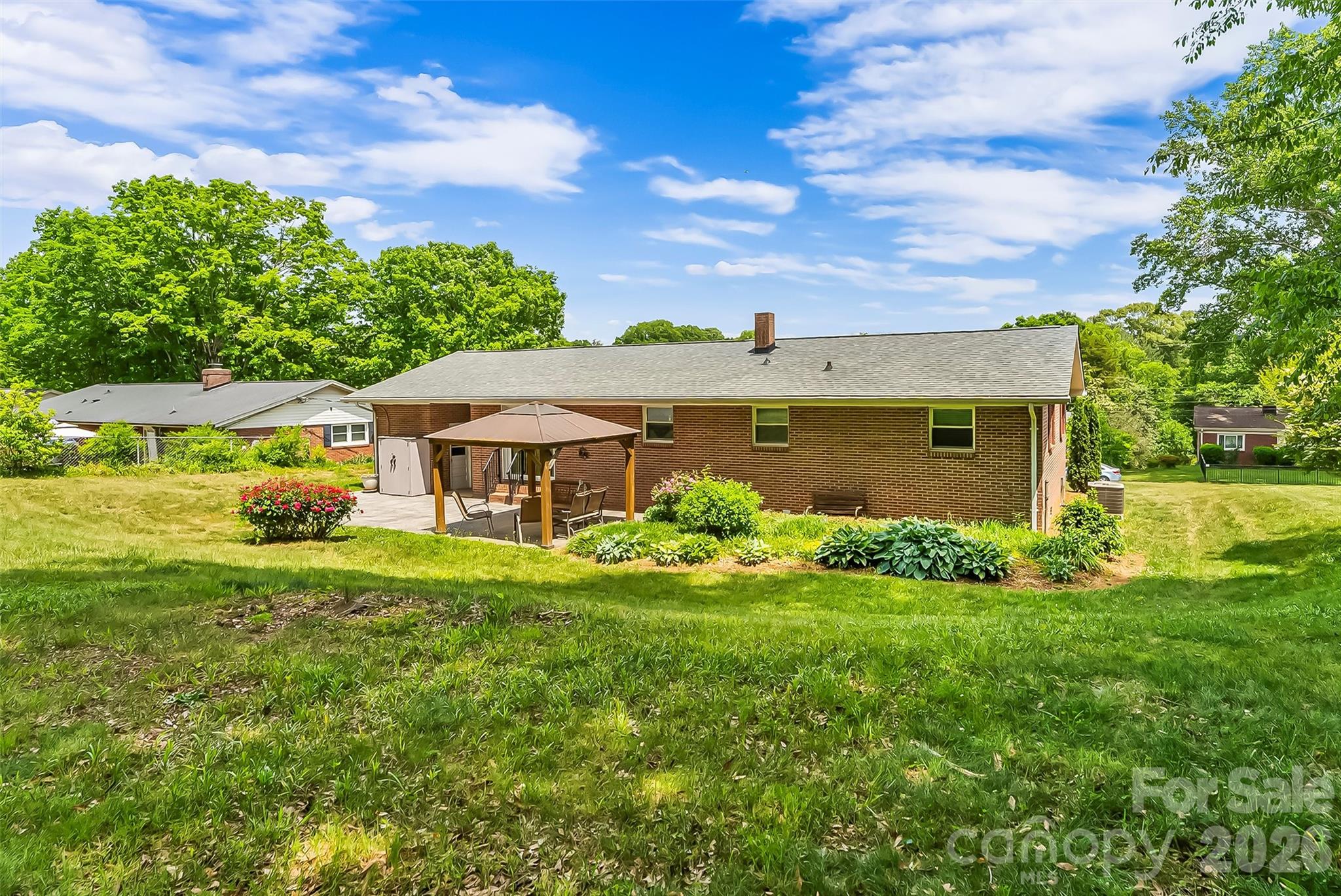 1573 11th Street NW — Hickory