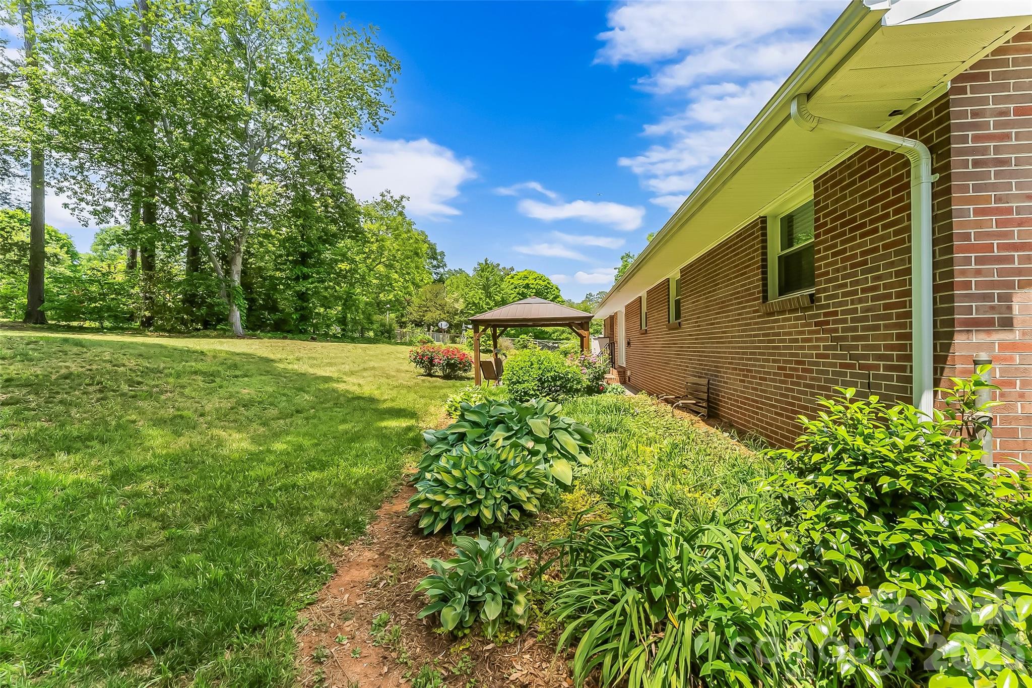 1573 11th Street NW — Hickory