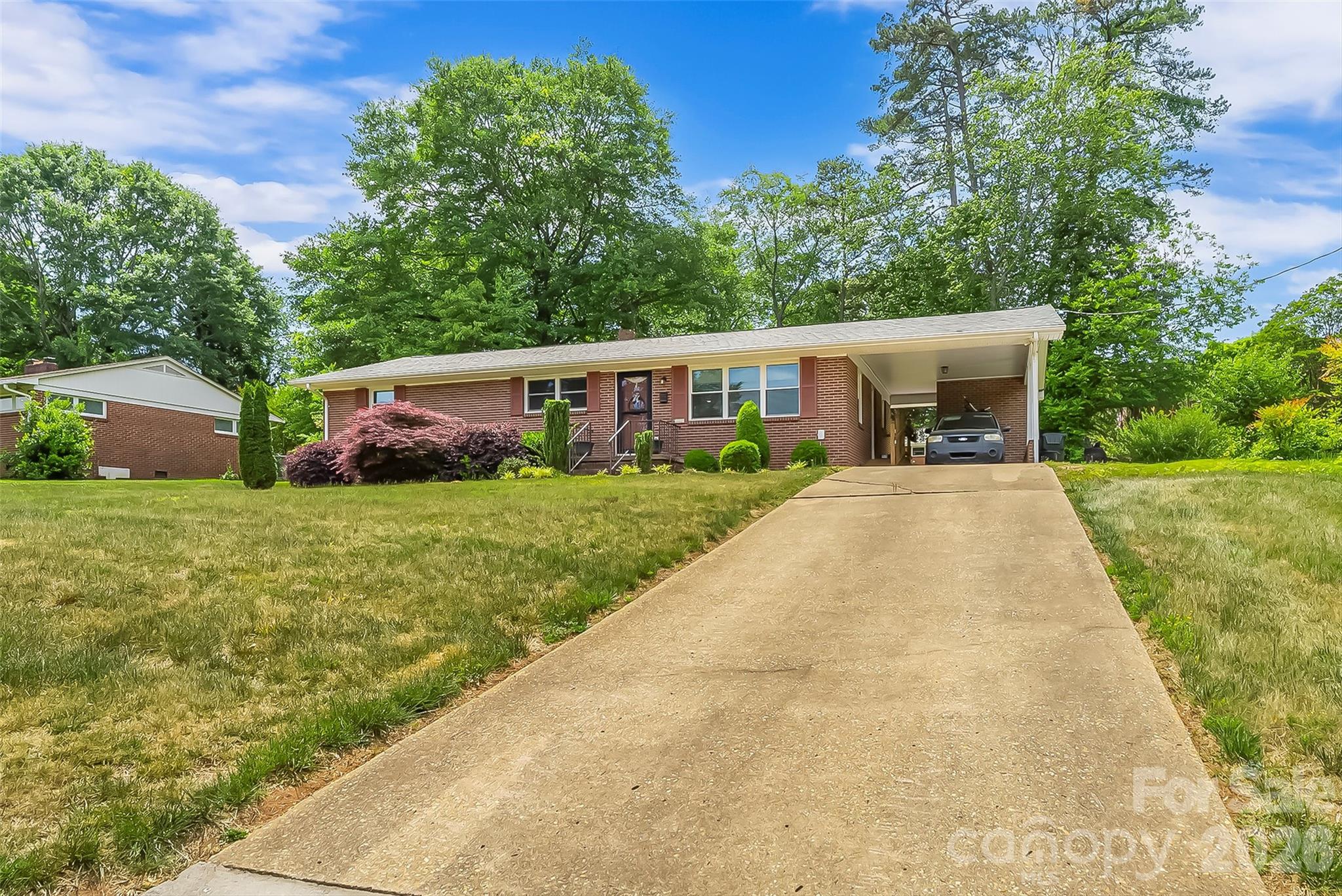 1573 11th Street NW — Hickory