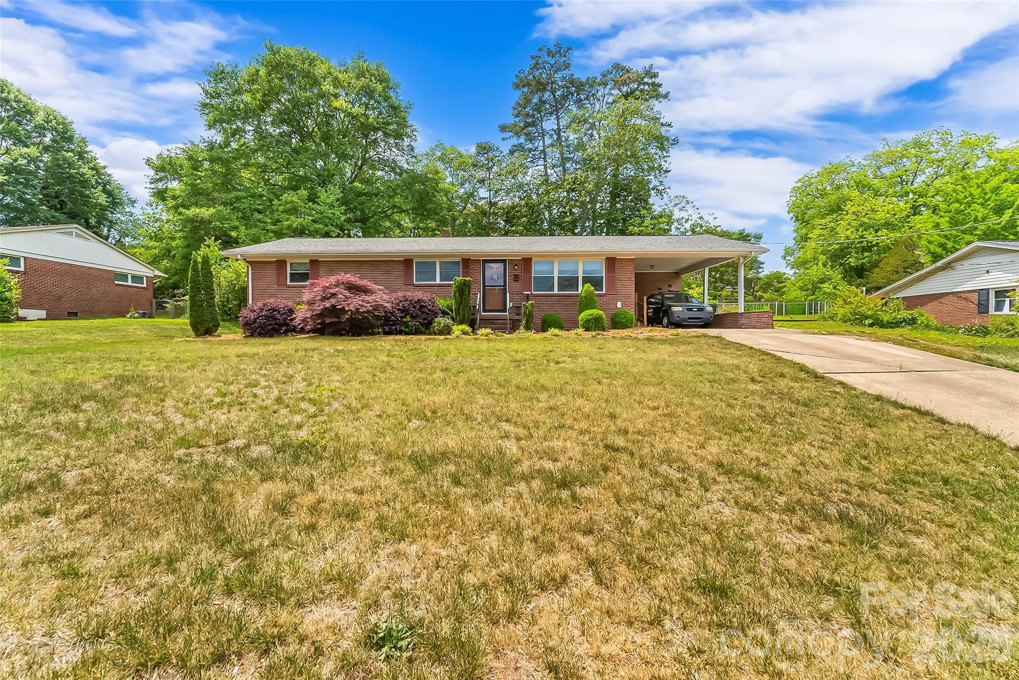 1573 11th Street NW — Hickory