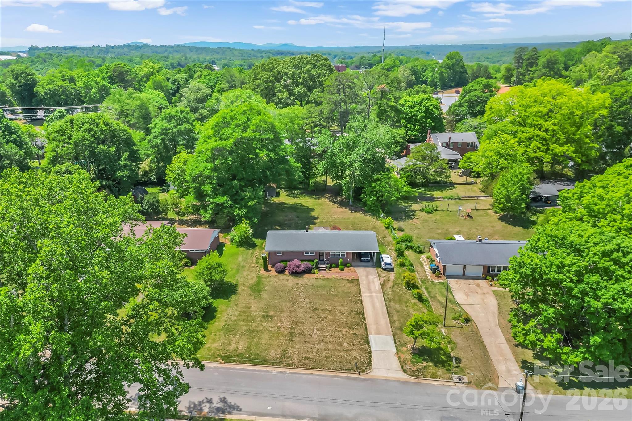 1573 11th Street NW — Hickory