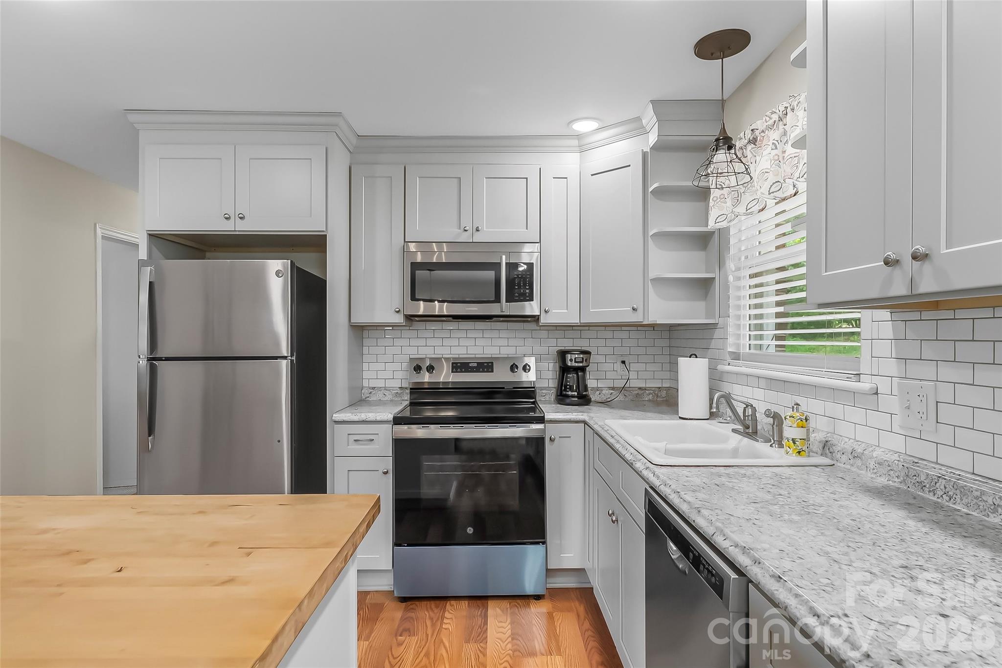 1573 11th Street NW — Hickory