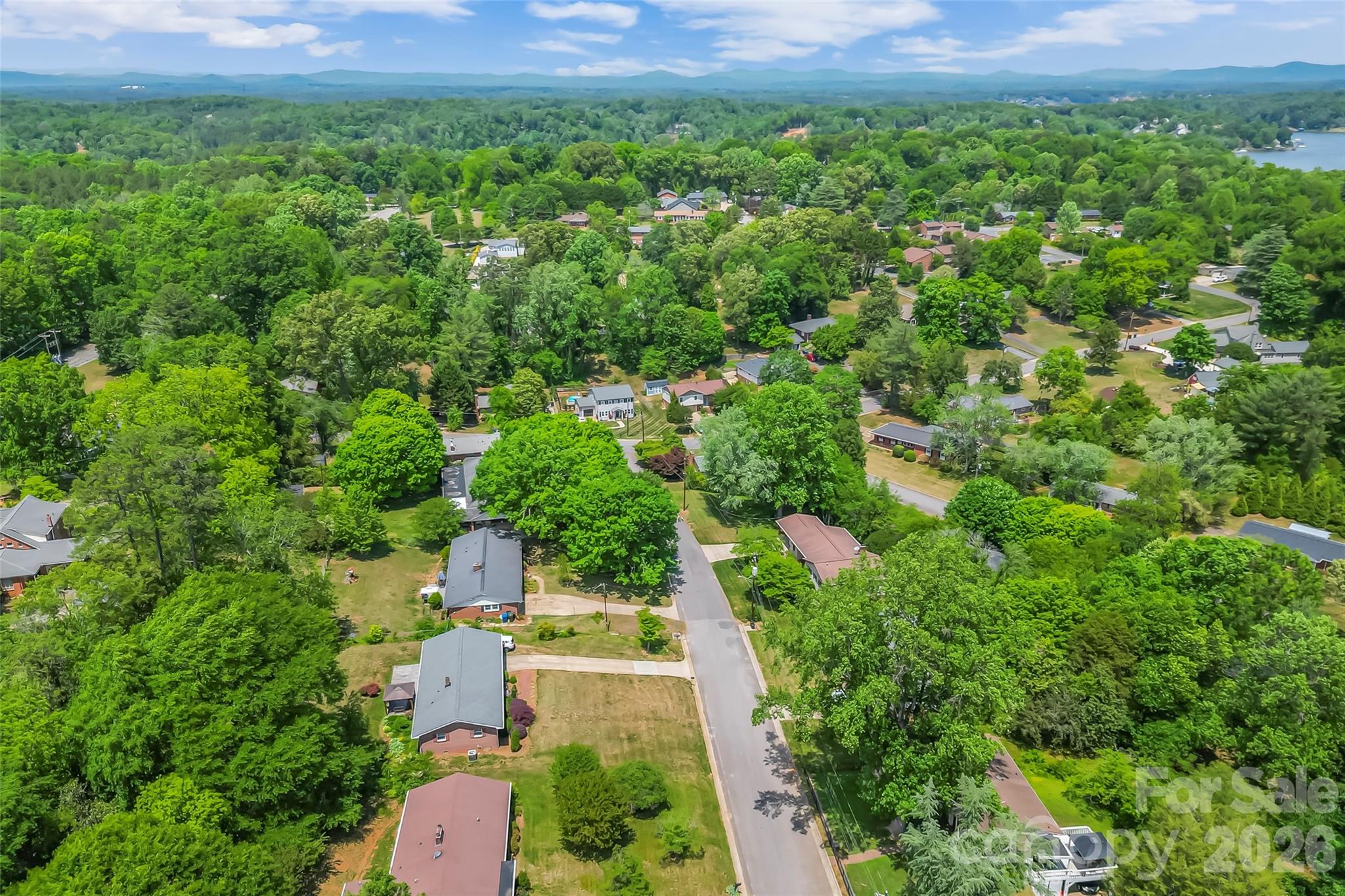 1573 11th Street NW — Hickory