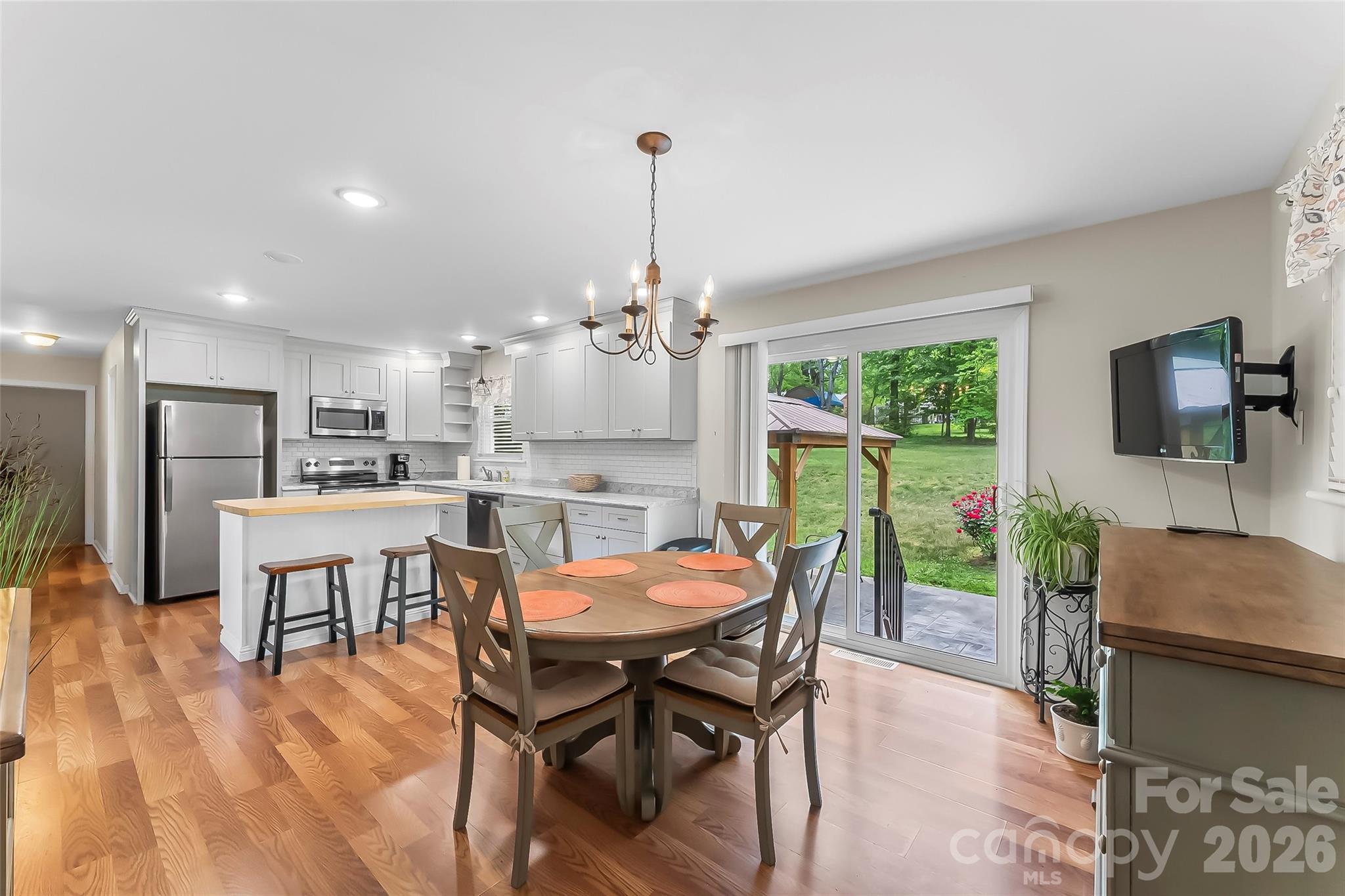 1573 11th Street NW — Hickory