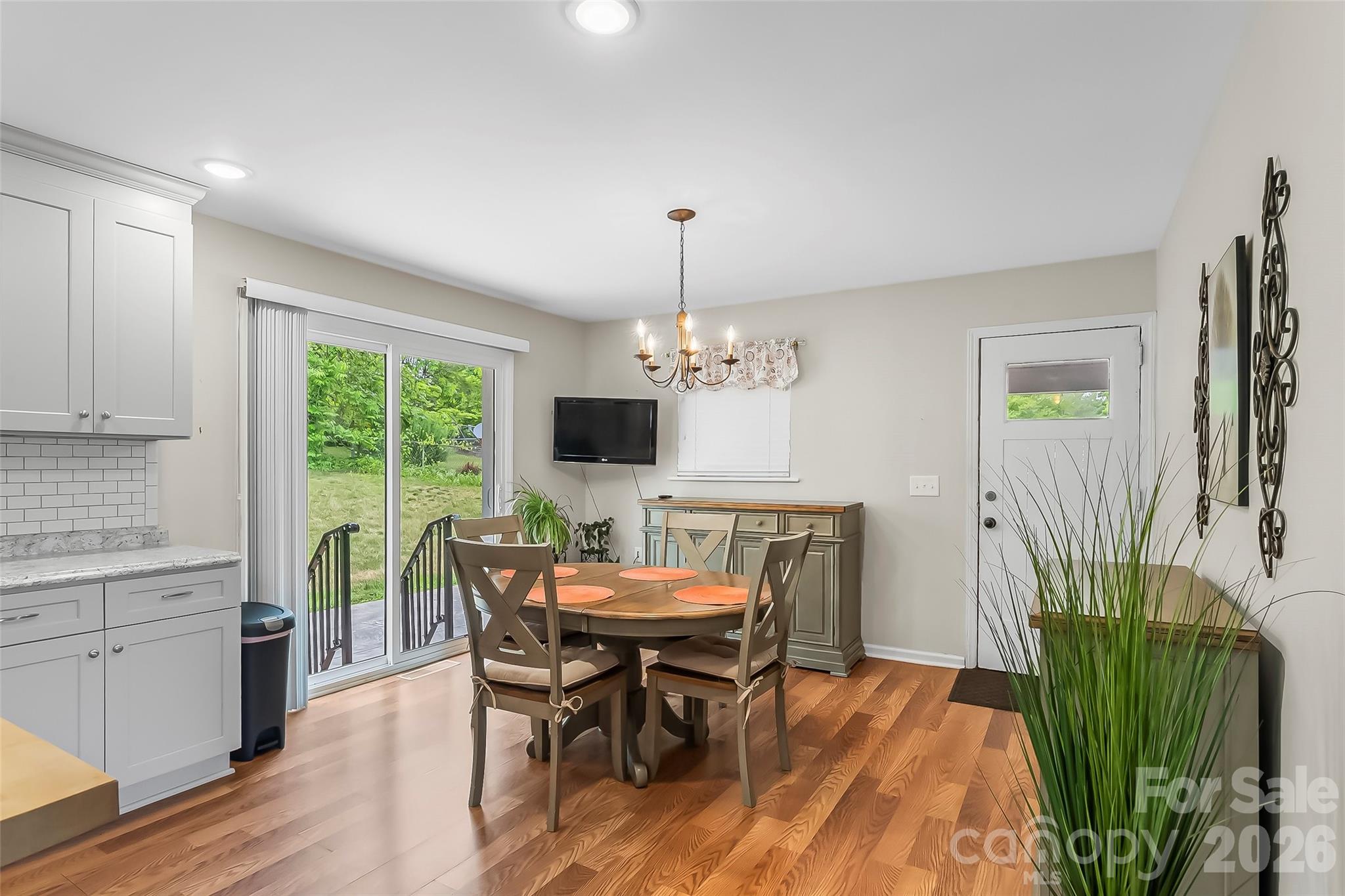 1573 11th Street NW — Hickory