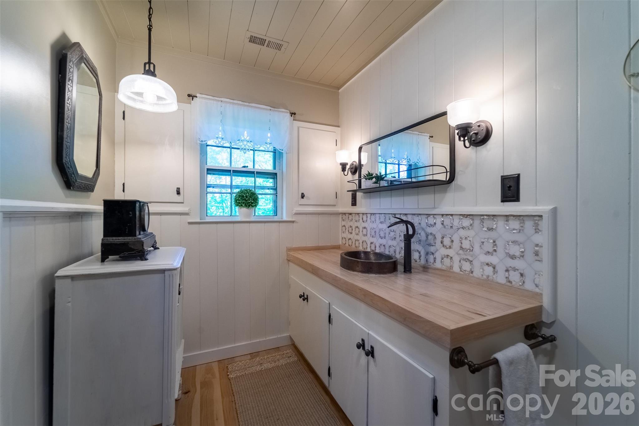 77 Oakwood Lane — Sylva