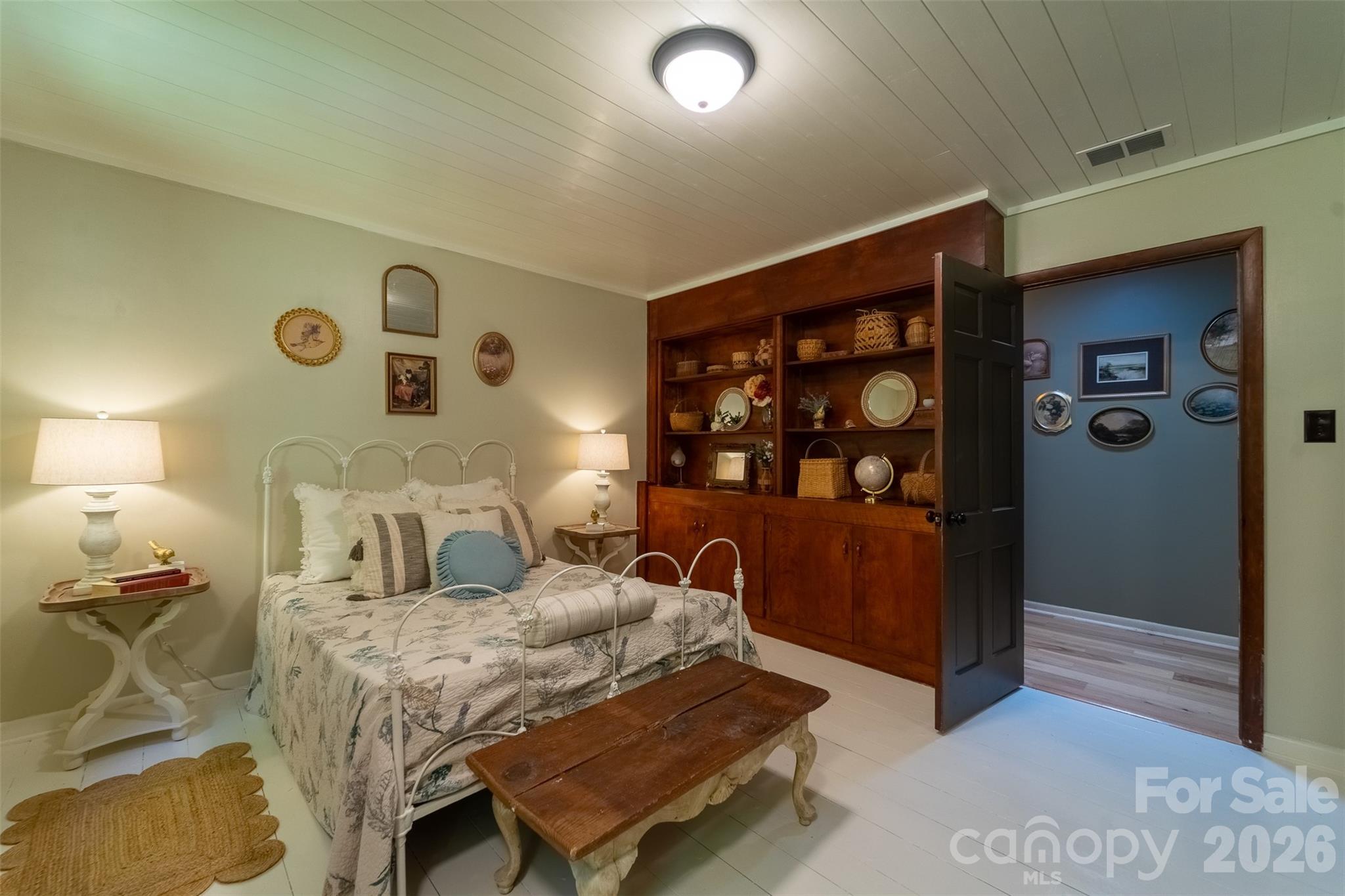 77 Oakwood Lane — Sylva
