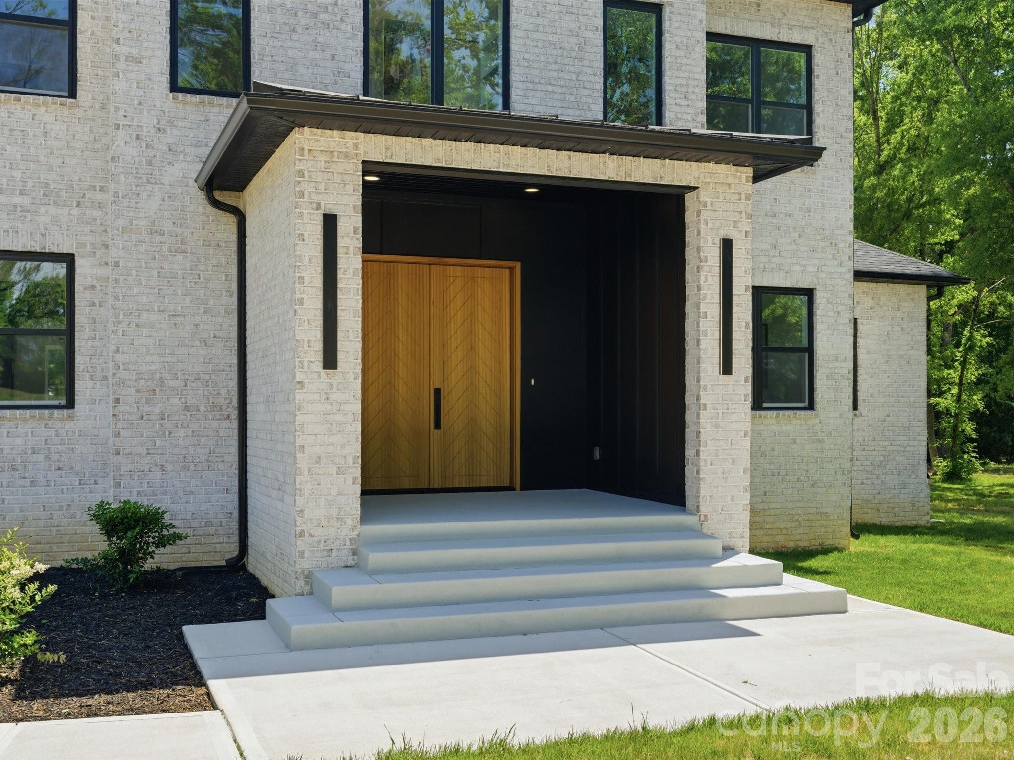 511 Fowler Road — Monroe