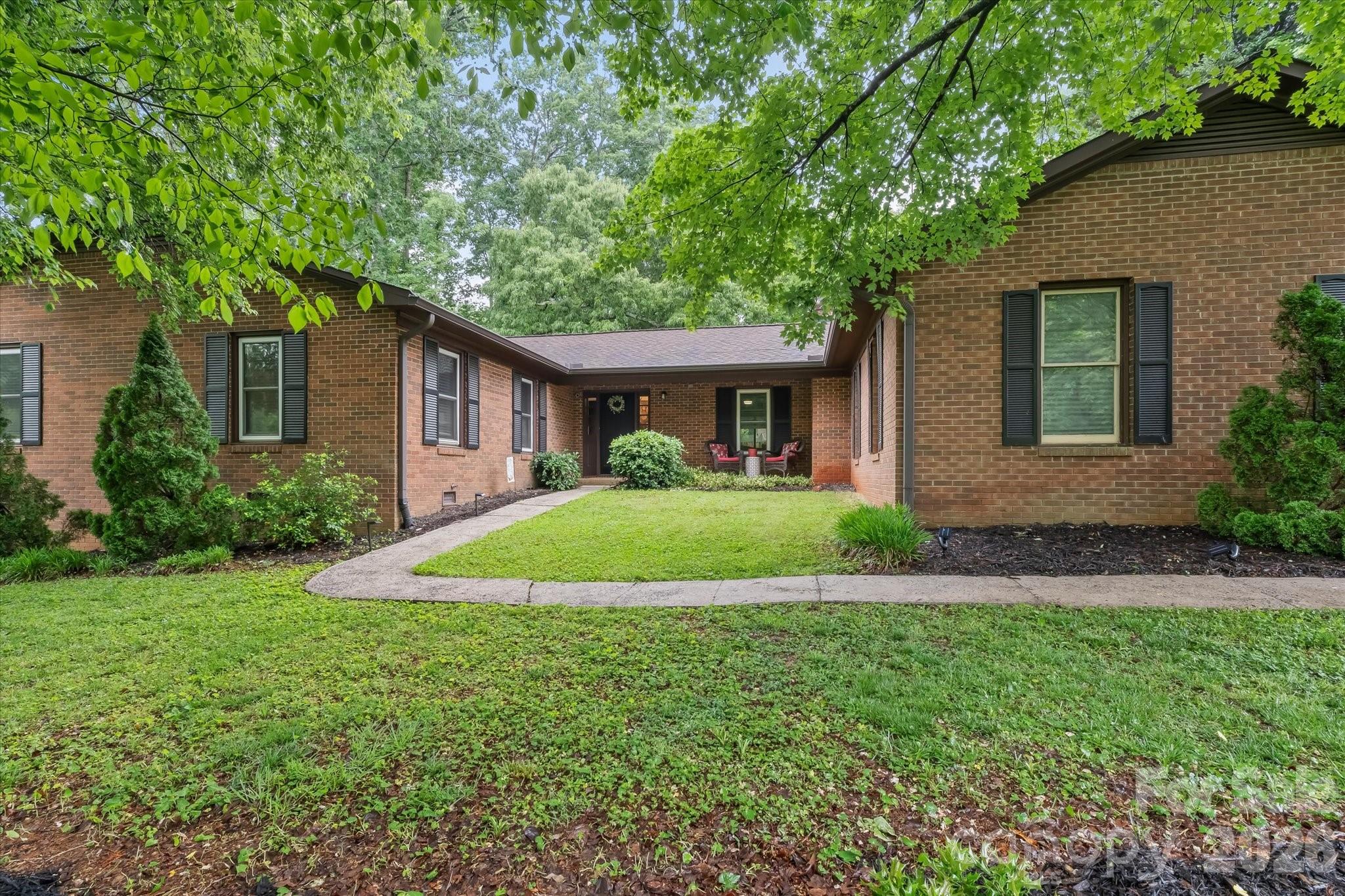 300 Brookmeade Drive — Statesville