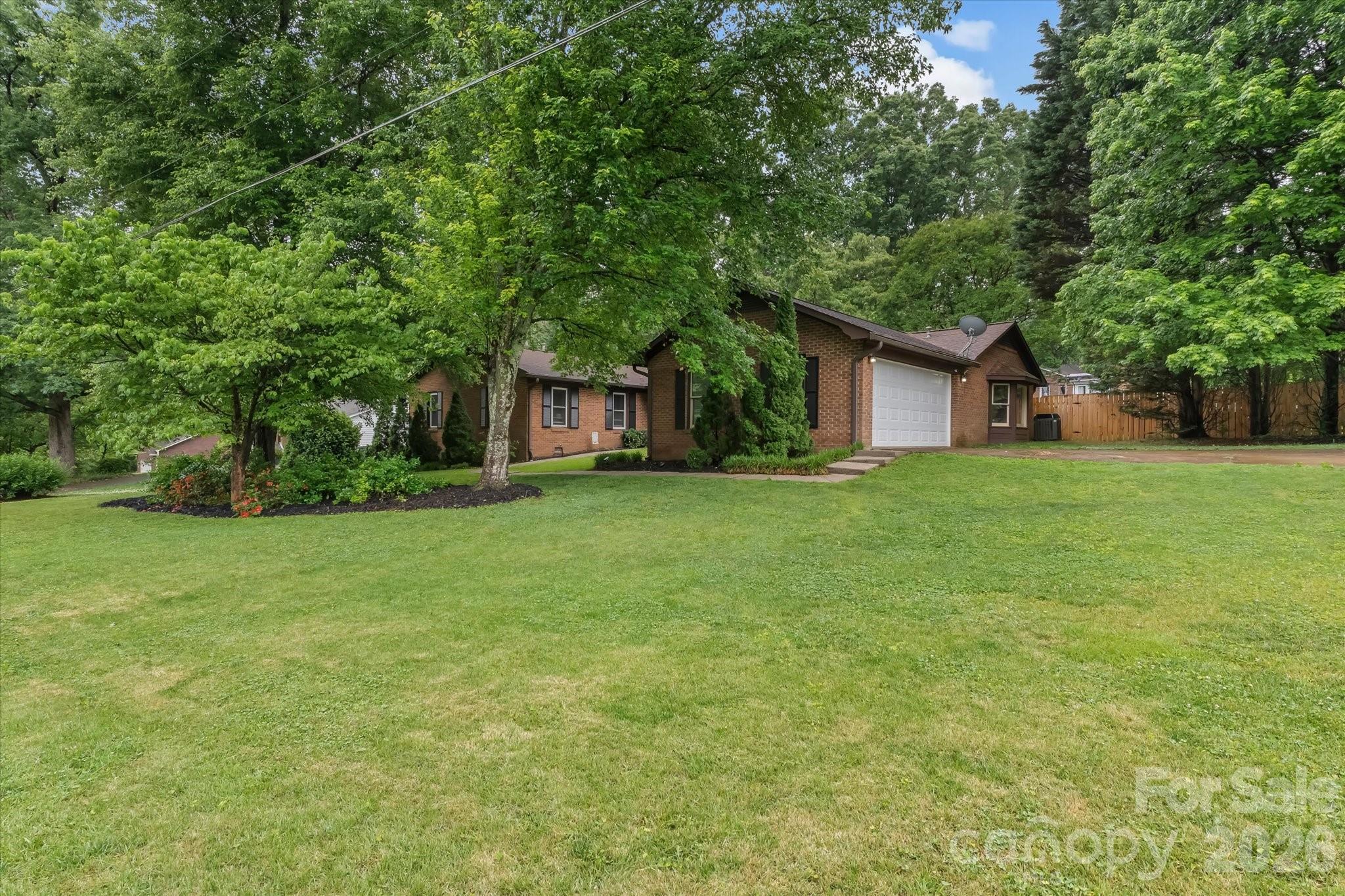 300 Brookmeade Drive — Statesville