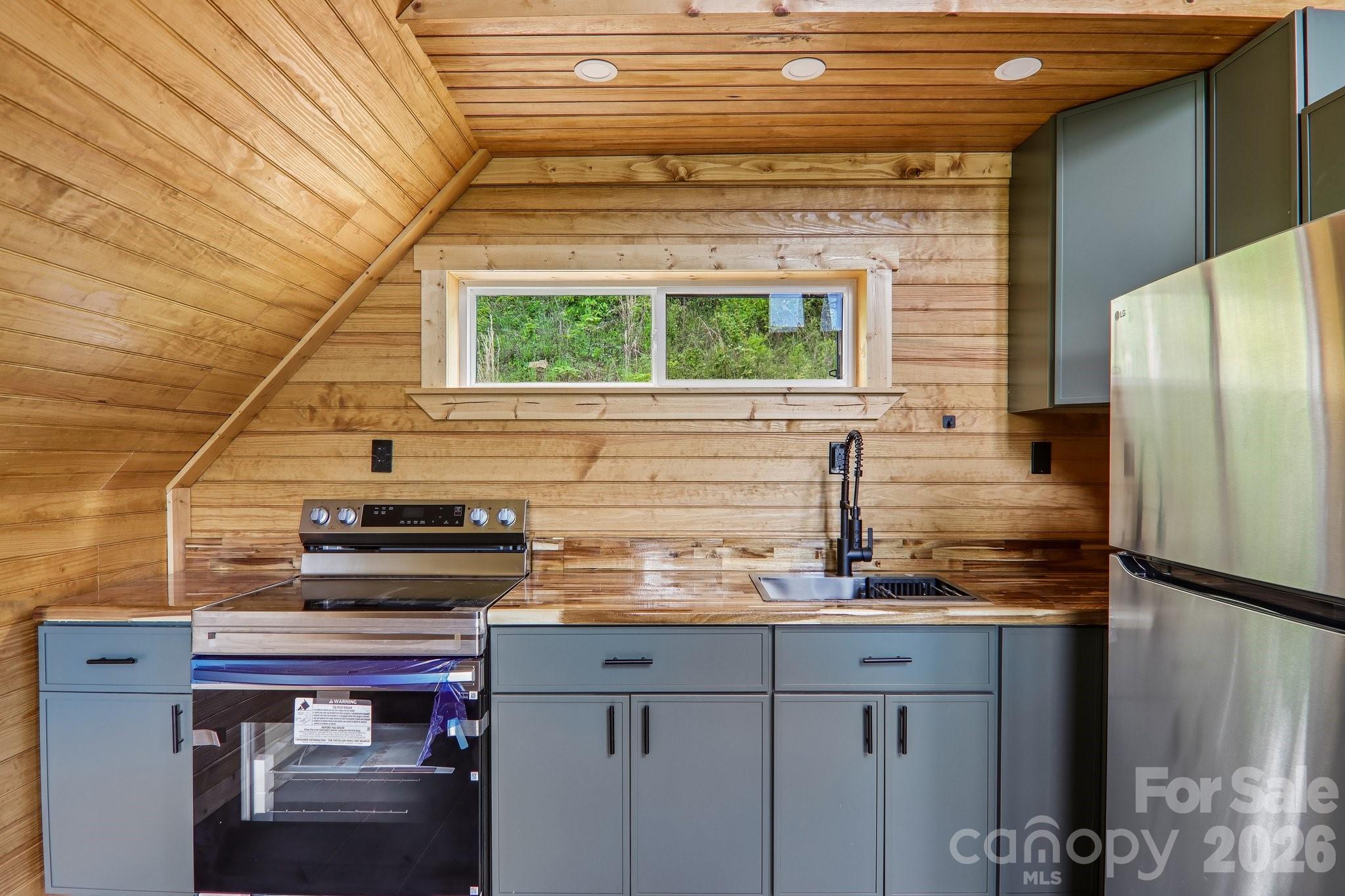 137 Red Maple Lane — Burnsville