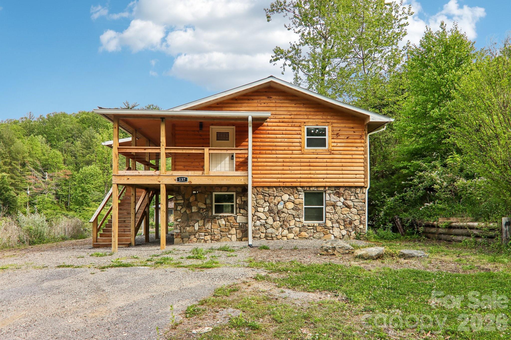 137 Red Maple Lane — Burnsville