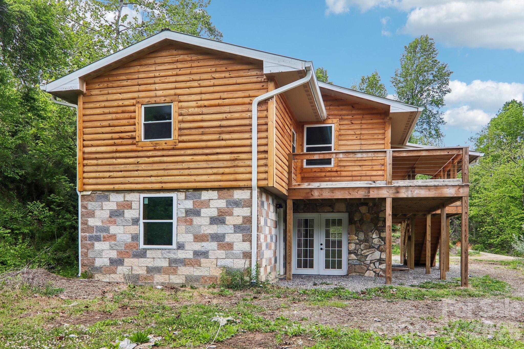 137 Red Maple Lane — Burnsville