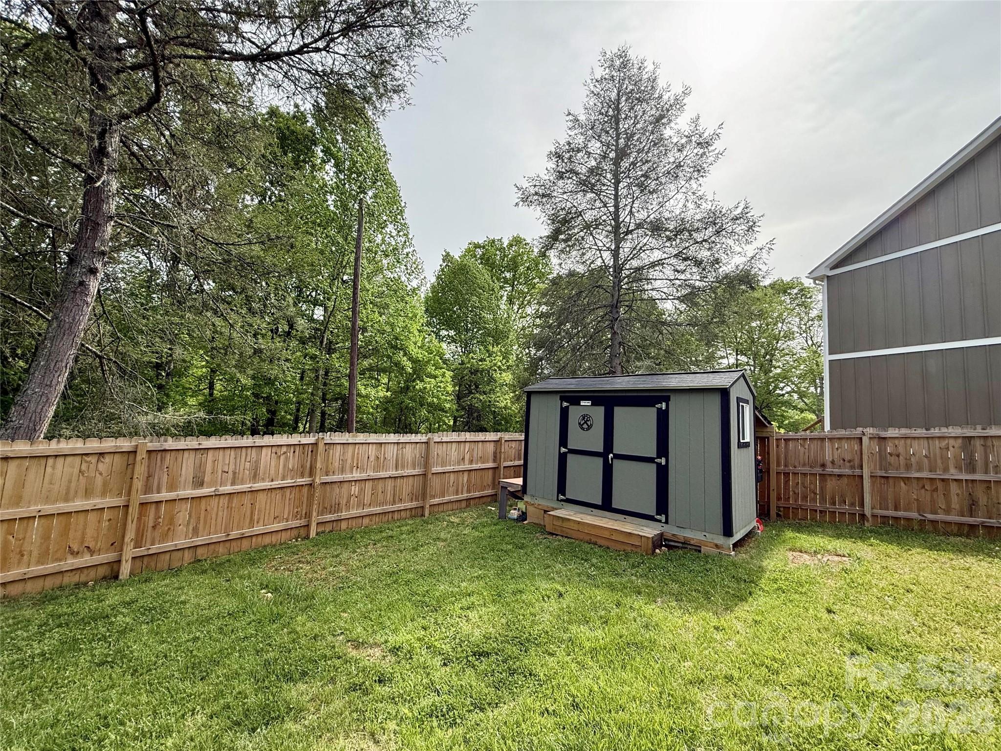 39 Arlington Oaks Lane — Bryson City