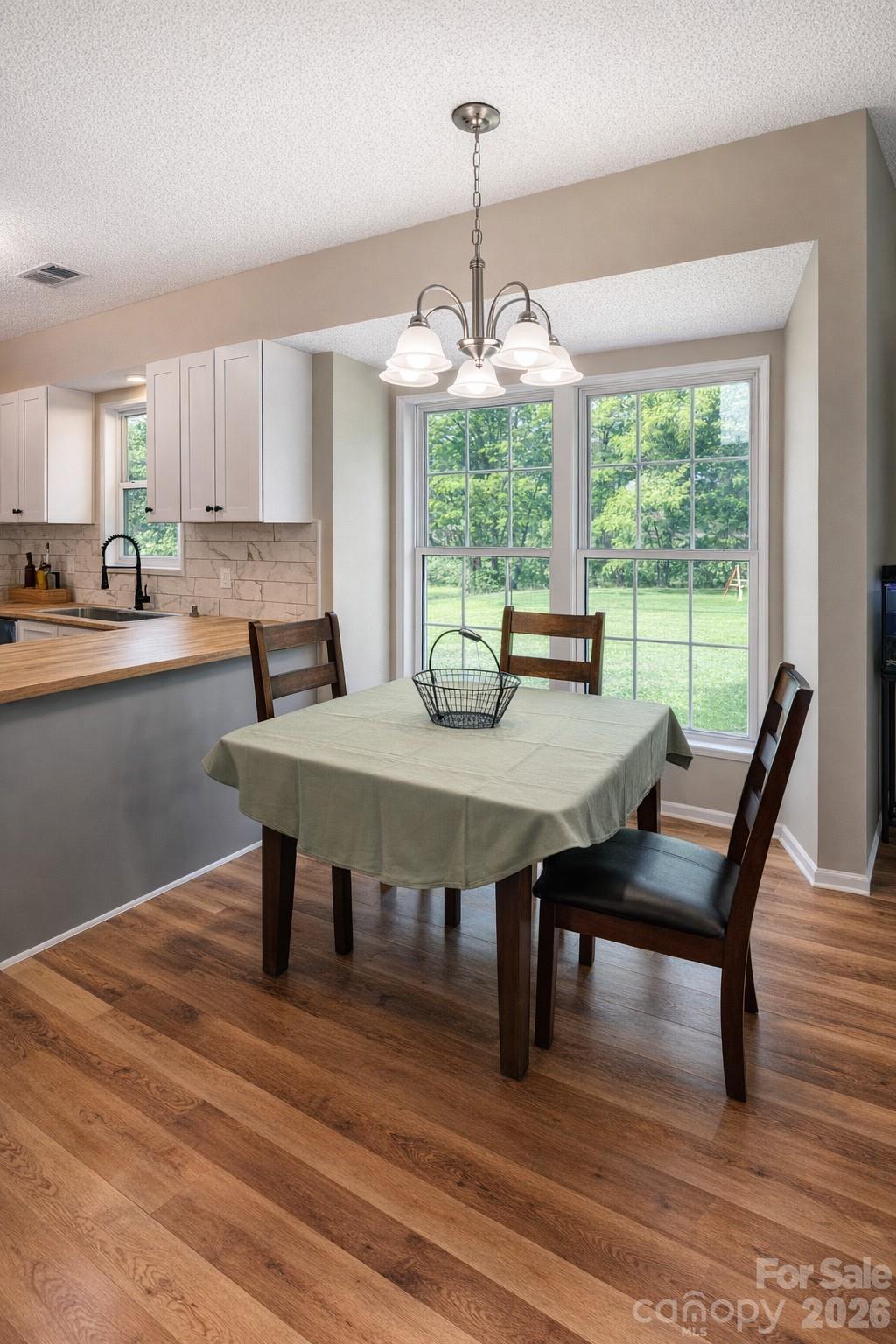 7531 Woodknoll Drive — Charlotte