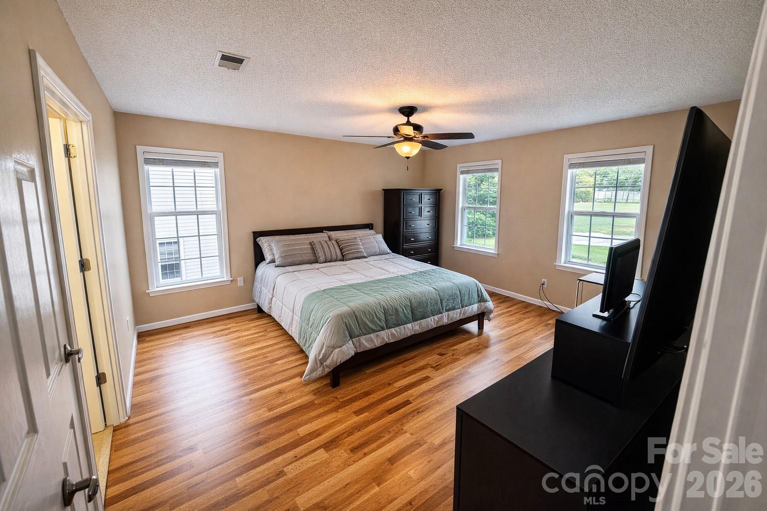 7531 Woodknoll Drive — Charlotte