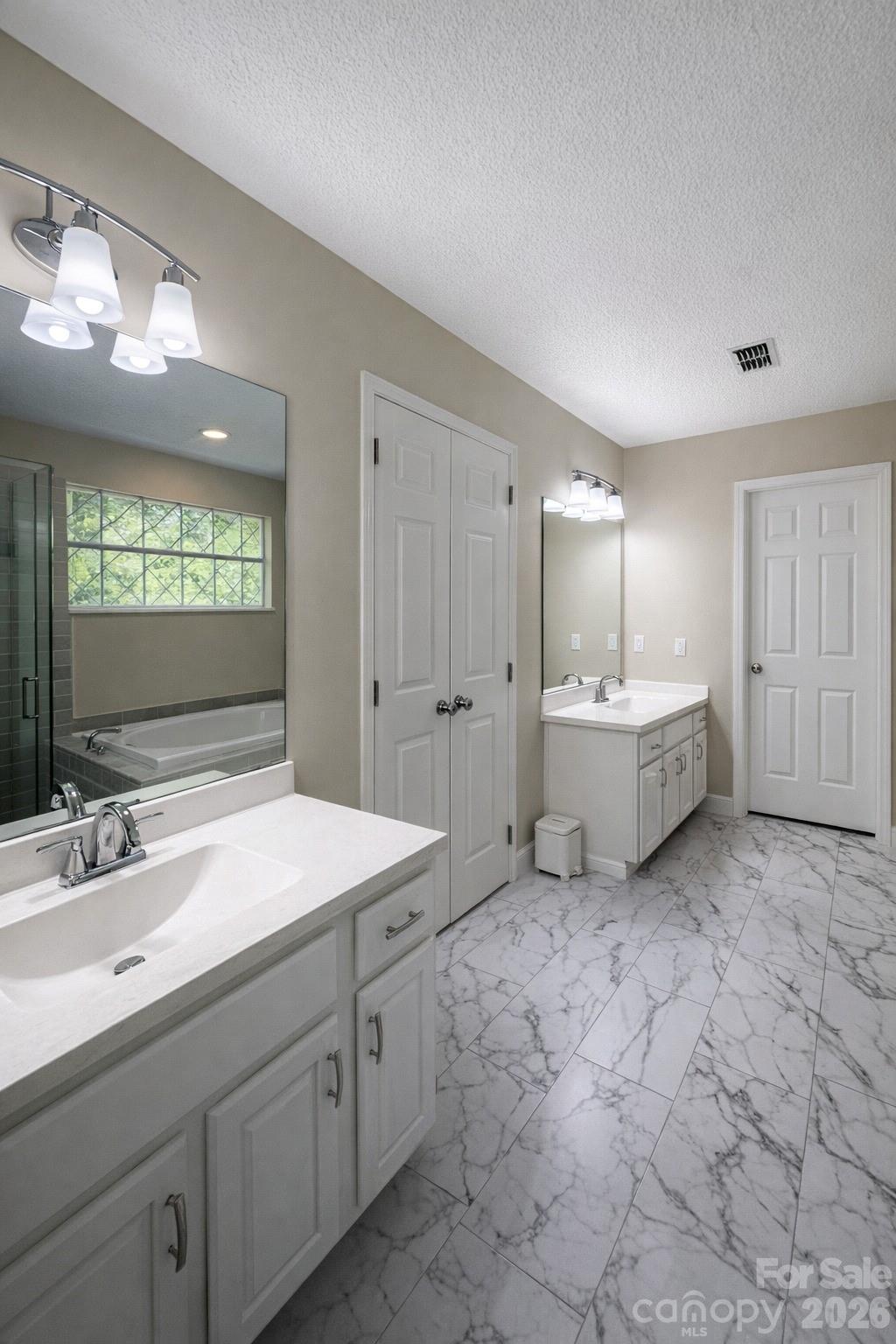 7531 Woodknoll Drive — Charlotte