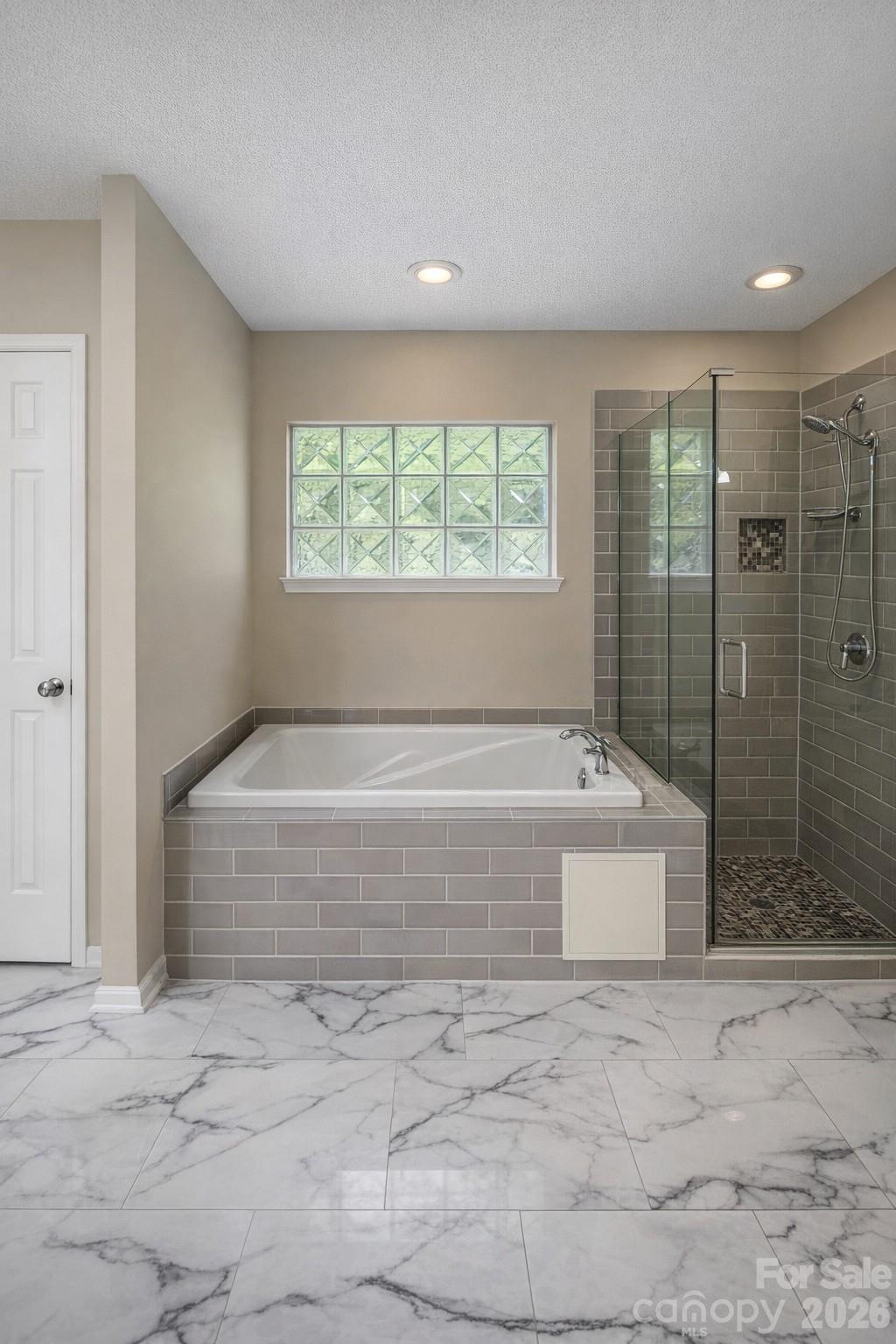 7531 Woodknoll Drive — Charlotte