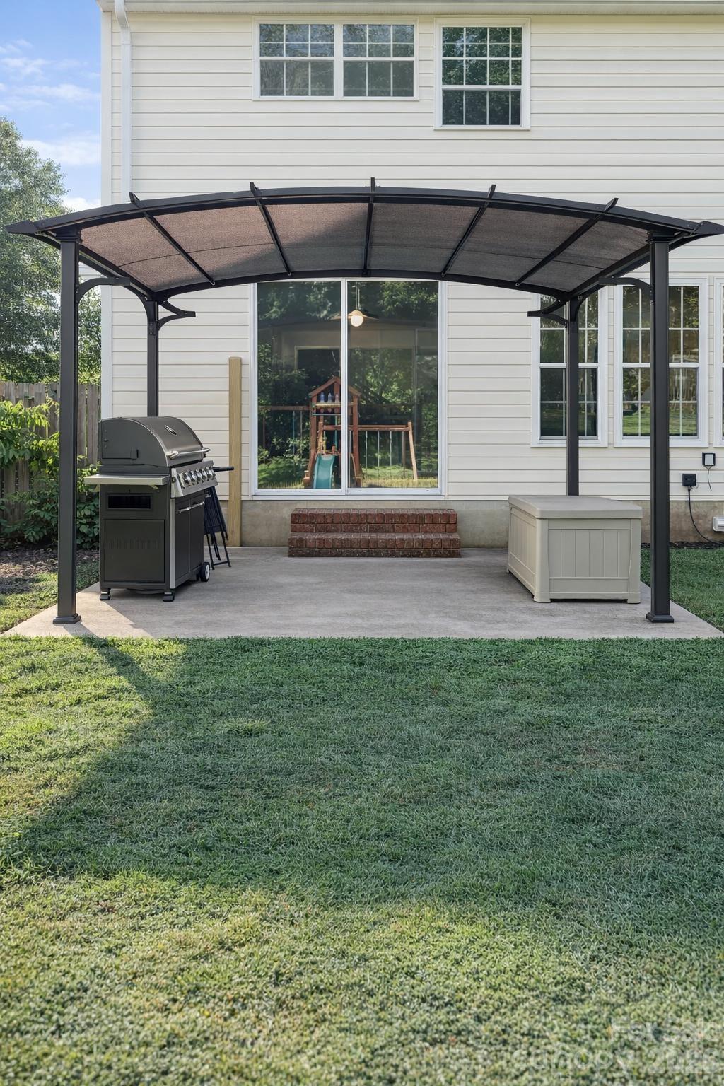 7531 Woodknoll Drive — Charlotte