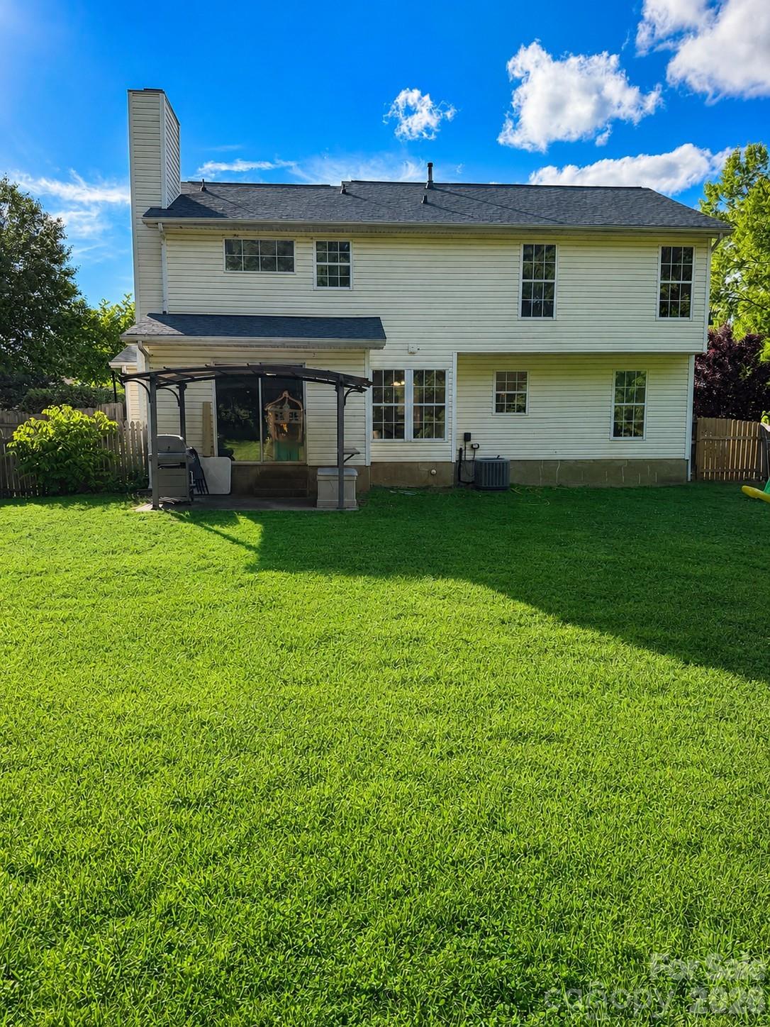 7531 Woodknoll Drive — Charlotte